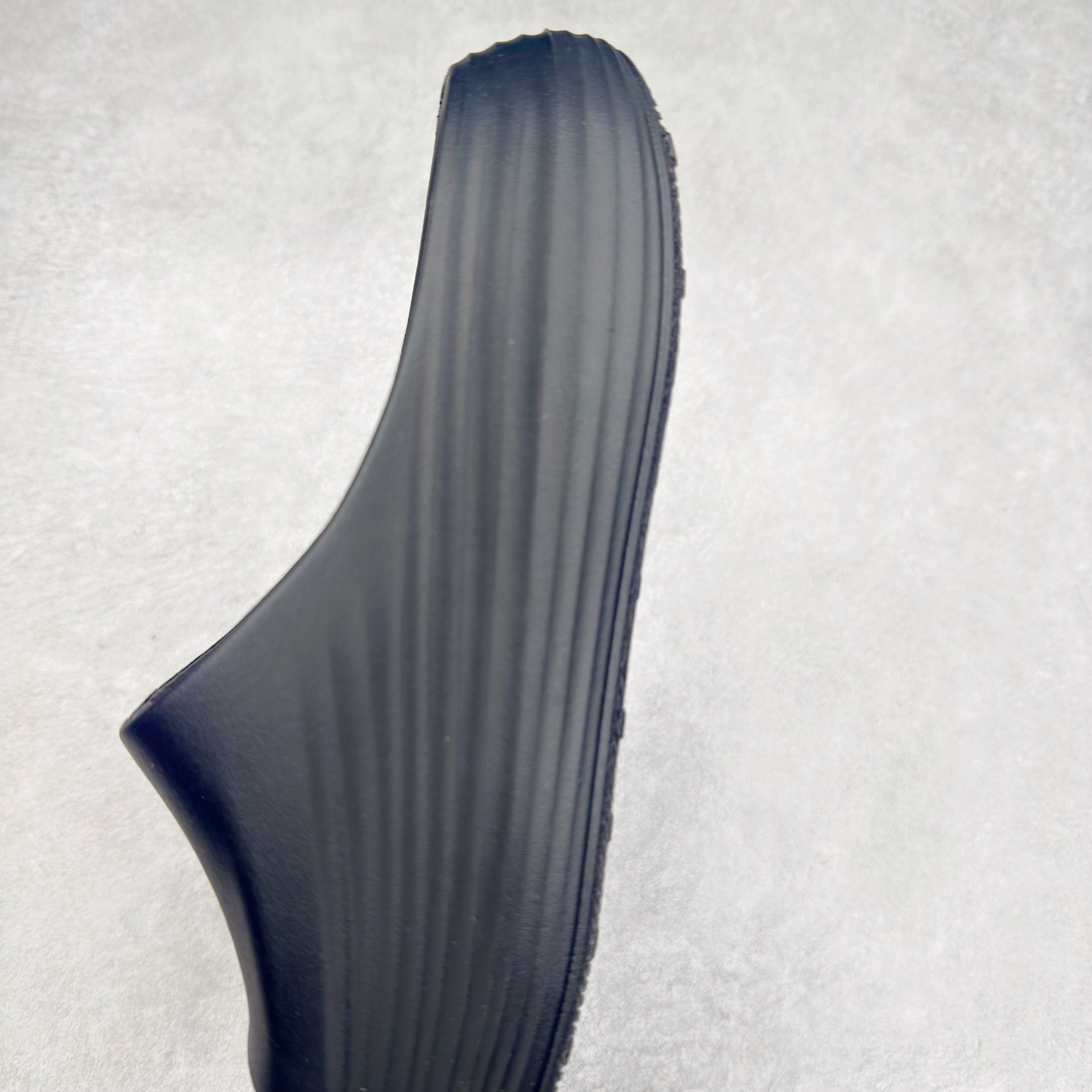 图片[7]-NK ReactX Rejuven8 简约舒适百搭拖鞋 从名字就能看出，这款鞋搭载了React X缓震科技，保证了舒适的脚感和轻盈的穿着体验。设计上，这双鞋采用了近几年非常流行的洞洞鞋风格，但特别之处在于加入了波浪纹路细节，让整个鞋型看起来更有立体感，视觉上也增添了几分现代感。尺码：36 36.5 37.5 38 38.5 39 40 40.5 41 42 42.5 43 44 44.5 45-选品中心