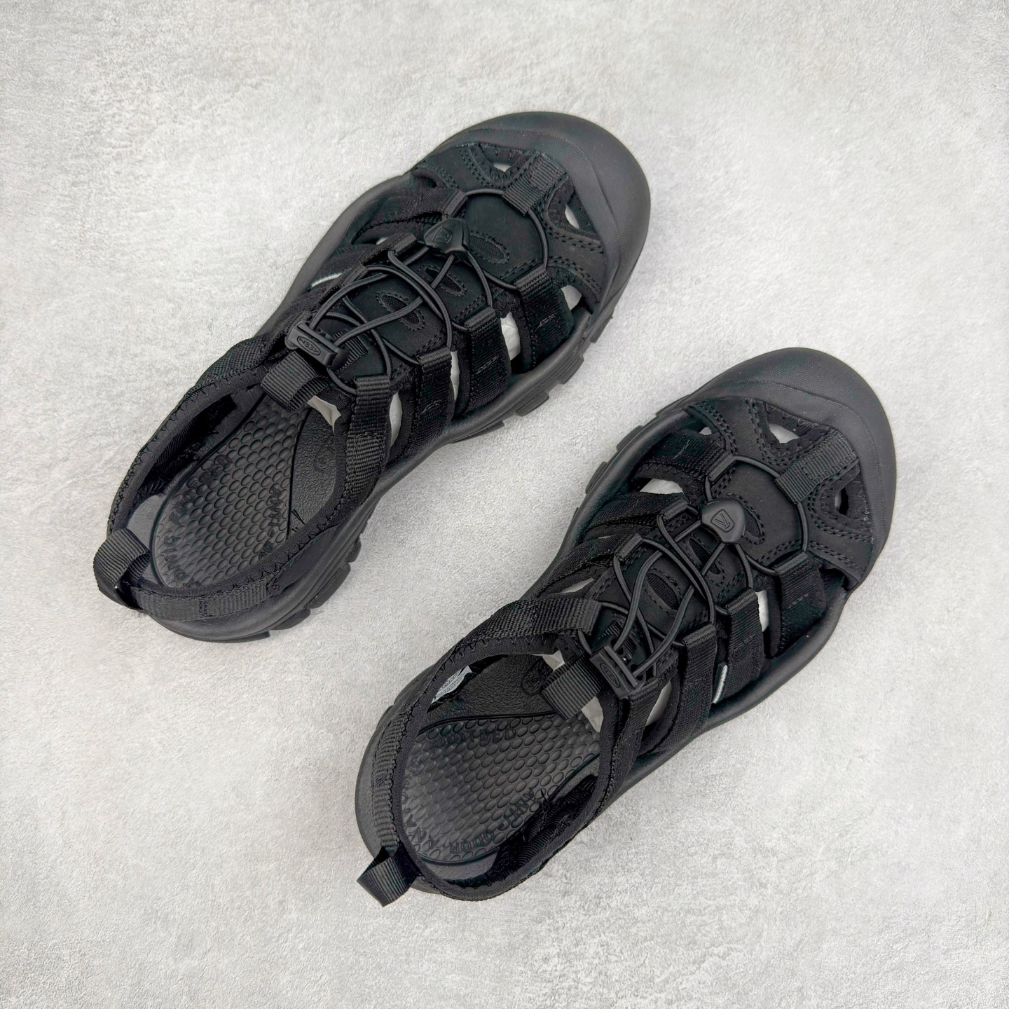 图片[3]-人气户外休闲鞋品牌-科恩Keen Uneek Flat-M 平底编织弹力穿搭溯溪涉水休闲户外凉鞋 #外贸订单出口品质#采用进口机台编制两根尼龙绳组成鞋面(快干衬里原料!!)#原装轻量级EVA中底缓震材质组合防滑橡胶外底部 夏季潮鞋,文青界的凉鞋至尊 都市机能户外品牌 KEEN 向来积极为其旗下大热鞋款 UNEEK 推出联名款，后跟为全封闭设计，快干衬里，HIGH-TRACTION橡胶外底，及轻量级EVA中底，达到轻量缓震的同时减轻重量。尺码：35 36 37 38 40 41 42 43 44 45-选品中心