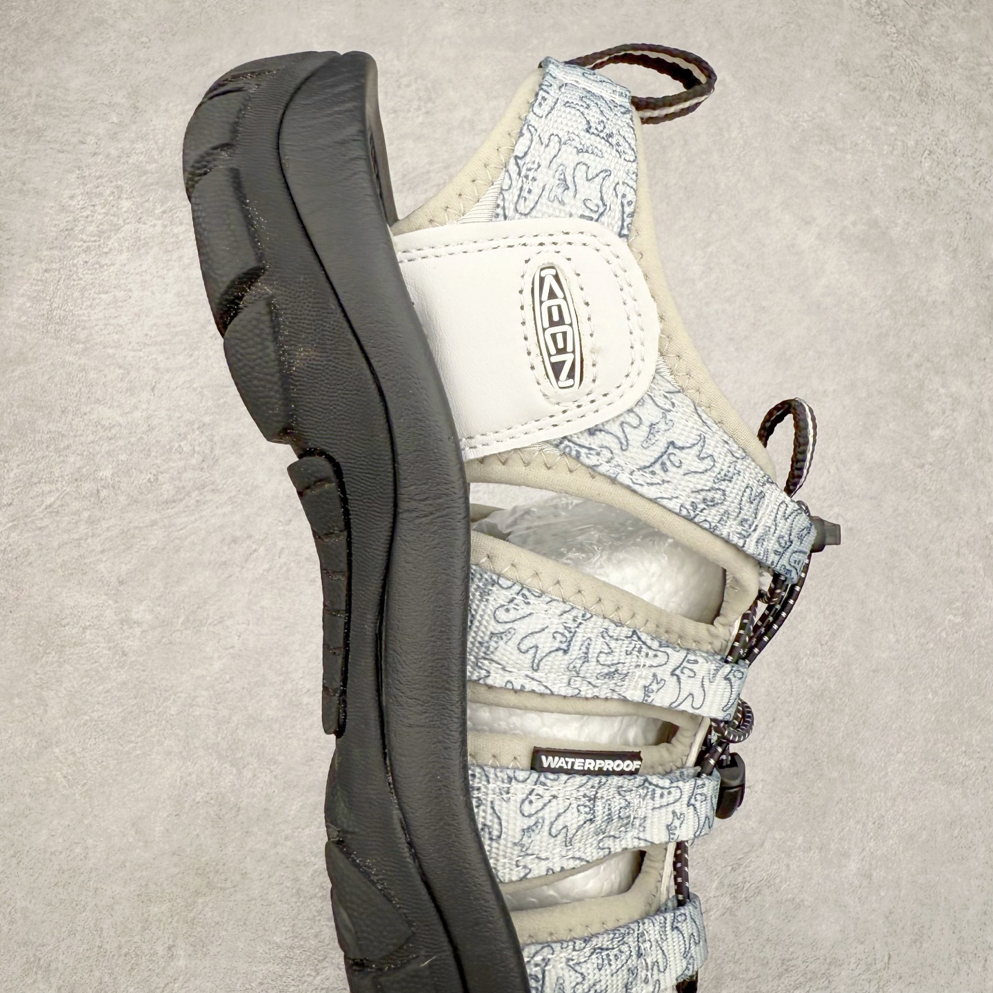 图片[6]-人气户外休闲鞋品牌-科恩Keen Uneek Flat-M 平底编织弹力穿搭溯溪涉水休闲户外凉鞋 #外贸订单出口品质#采用进口机台编制两根尼龙绳组成鞋面(快干衬里原料!!)#原装轻量级EVA中底缓震材质组合防滑橡胶外底部 夏季潮鞋,文青界的凉鞋至尊 都市机能户外品牌 KEEN 向来积极为其旗下大热鞋款 UNEEK 推出联名款，后跟为全封闭设计，快干衬里，HIGH-TRACTION橡胶外底，及轻量级EVA中底，达到轻量缓震的同时减轻重量。尺码：35 36 37 38 40 41 42 43 44 45-选品中心