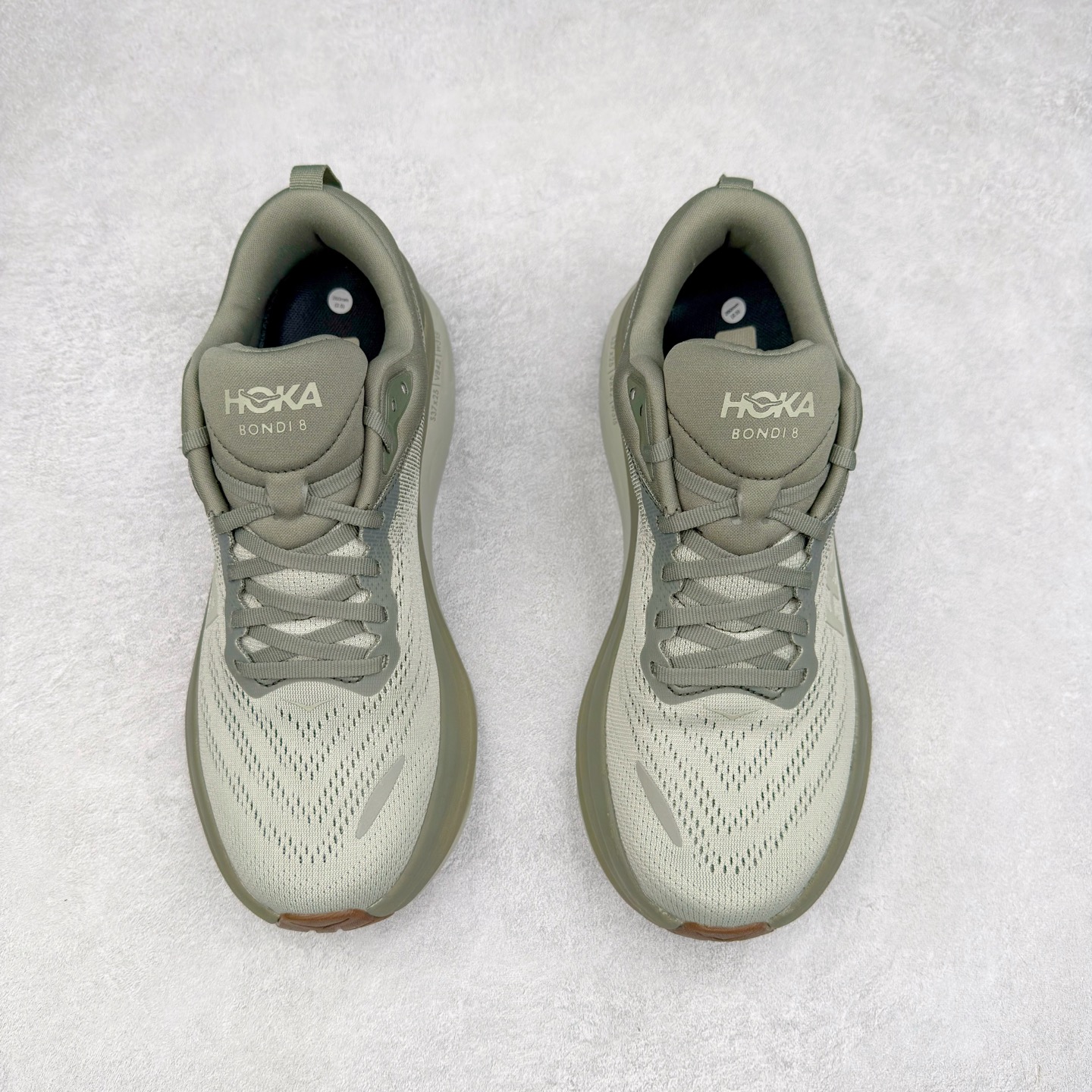 图片[2]-＃HK纯原 HOKA ONE ONE Bondi 8 邦代八代缓震网面耐磨低帮跑步鞋 原始的 Bondi 缓震和线条在这里 提供该特许经营权众所周知的柔软、平衡的乘坐体验 Bondi 使用加长的摇杆微调几何形状 以获得更大的加速度 同时由于采用碳纤维板 还可以提供更平稳的脚趾离地 尺码：36 36.5 37.5 38 38.5 39 40 40.5 41 42 42.5 43 44 44.5 45-选品中心