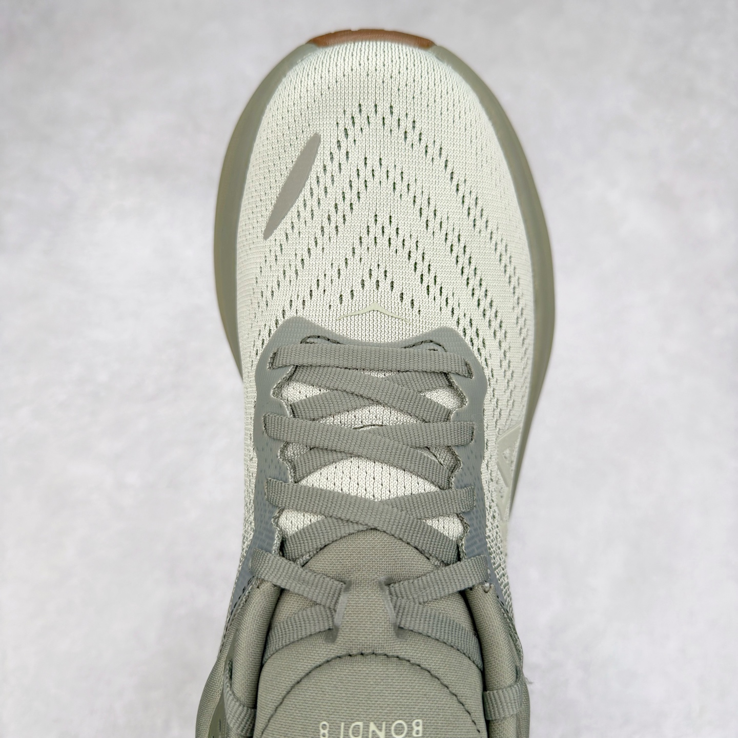 图片[4]-＃HK纯原 HOKA ONE ONE Bondi 8 邦代八代缓震网面耐磨低帮跑步鞋 原始的 Bondi 缓震和线条在这里 提供该特许经营权众所周知的柔软、平衡的乘坐体验 Bondi 使用加长的摇杆微调几何形状 以获得更大的加速度 同时由于采用碳纤维板 还可以提供更平稳的脚趾离地 尺码：36 36.5 37.5 38 38.5 39 40 40.5 41 42 42.5 43 44 44.5 45-选品中心