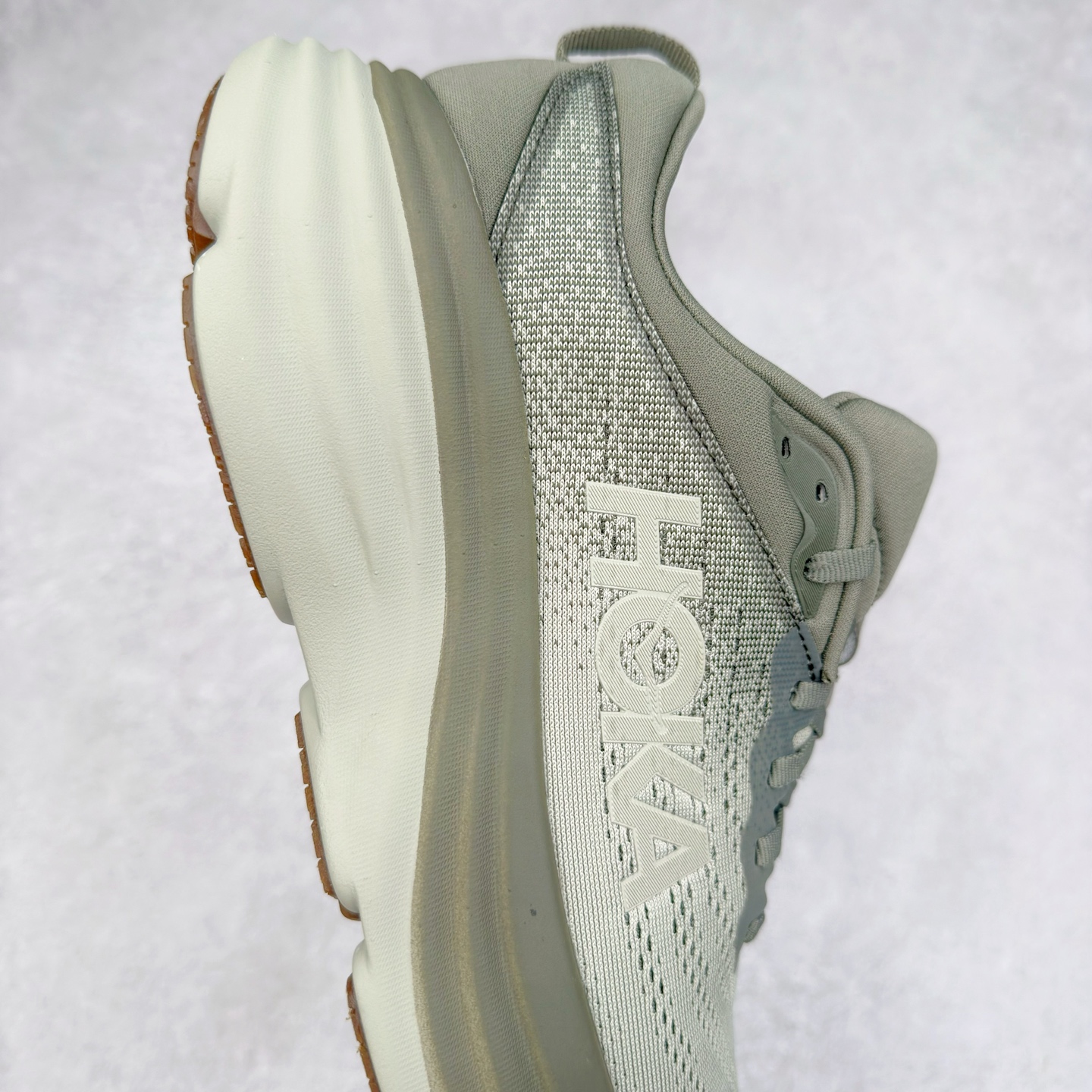 图片[6]-＃HK纯原 HOKA ONE ONE Bondi 8 邦代八代缓震网面耐磨低帮跑步鞋 原始的 Bondi 缓震和线条在这里 提供该特许经营权众所周知的柔软、平衡的乘坐体验 Bondi 使用加长的摇杆微调几何形状 以获得更大的加速度 同时由于采用碳纤维板 还可以提供更平稳的脚趾离地 尺码：36 36.5 37.5 38 38.5 39 40 40.5 41 42 42.5 43 44 44.5 45-选品中心