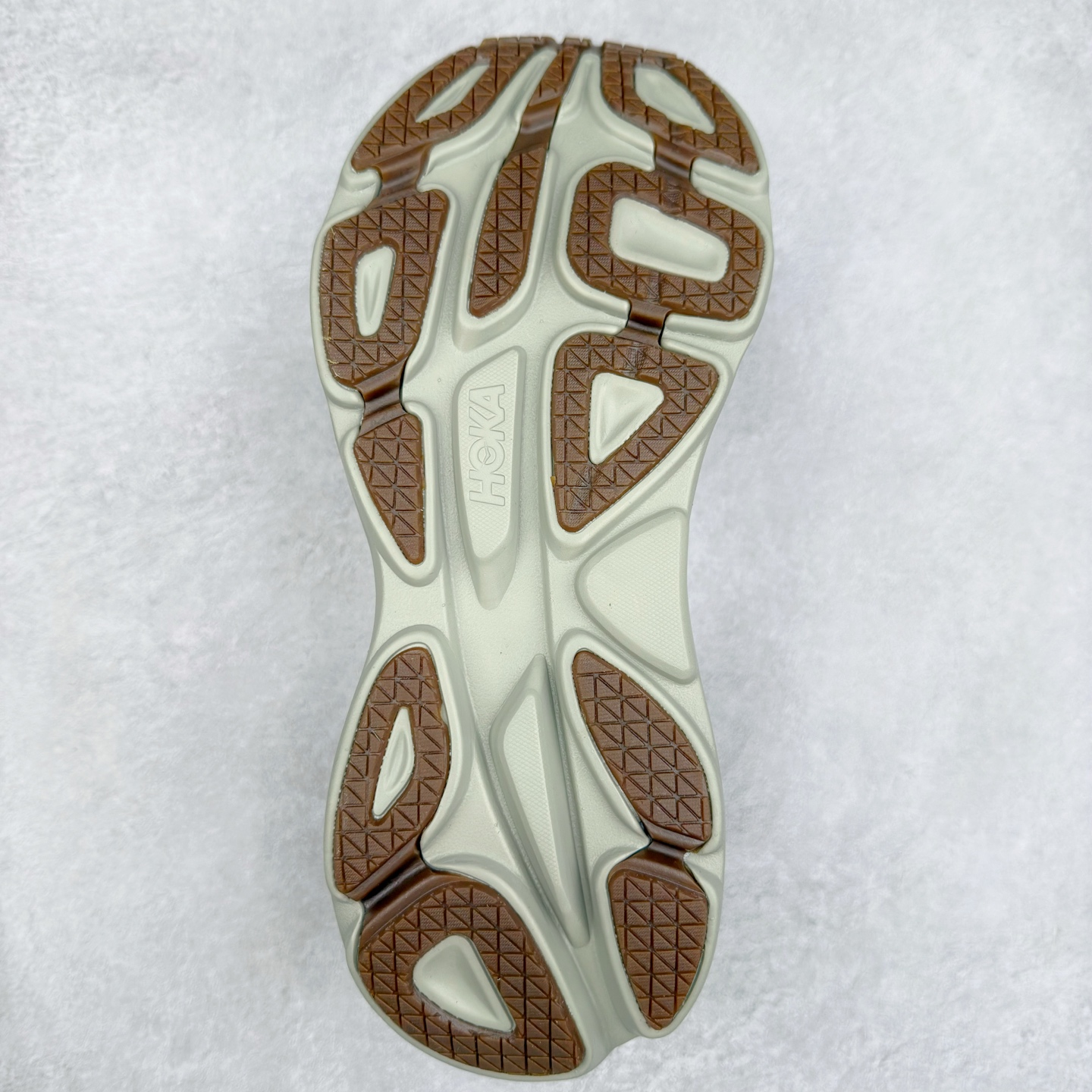 图片[9]-＃HK纯原 HOKA ONE ONE Bondi 8 邦代八代缓震网面耐磨低帮跑步鞋 原始的 Bondi 缓震和线条在这里 提供该特许经营权众所周知的柔软、平衡的乘坐体验 Bondi 使用加长的摇杆微调几何形状 以获得更大的加速度 同时由于采用碳纤维板 还可以提供更平稳的脚趾离地 尺码：36 36.5 37.5 38 38.5 39 40 40.5 41 42 42.5 43 44 44.5 45-选品中心