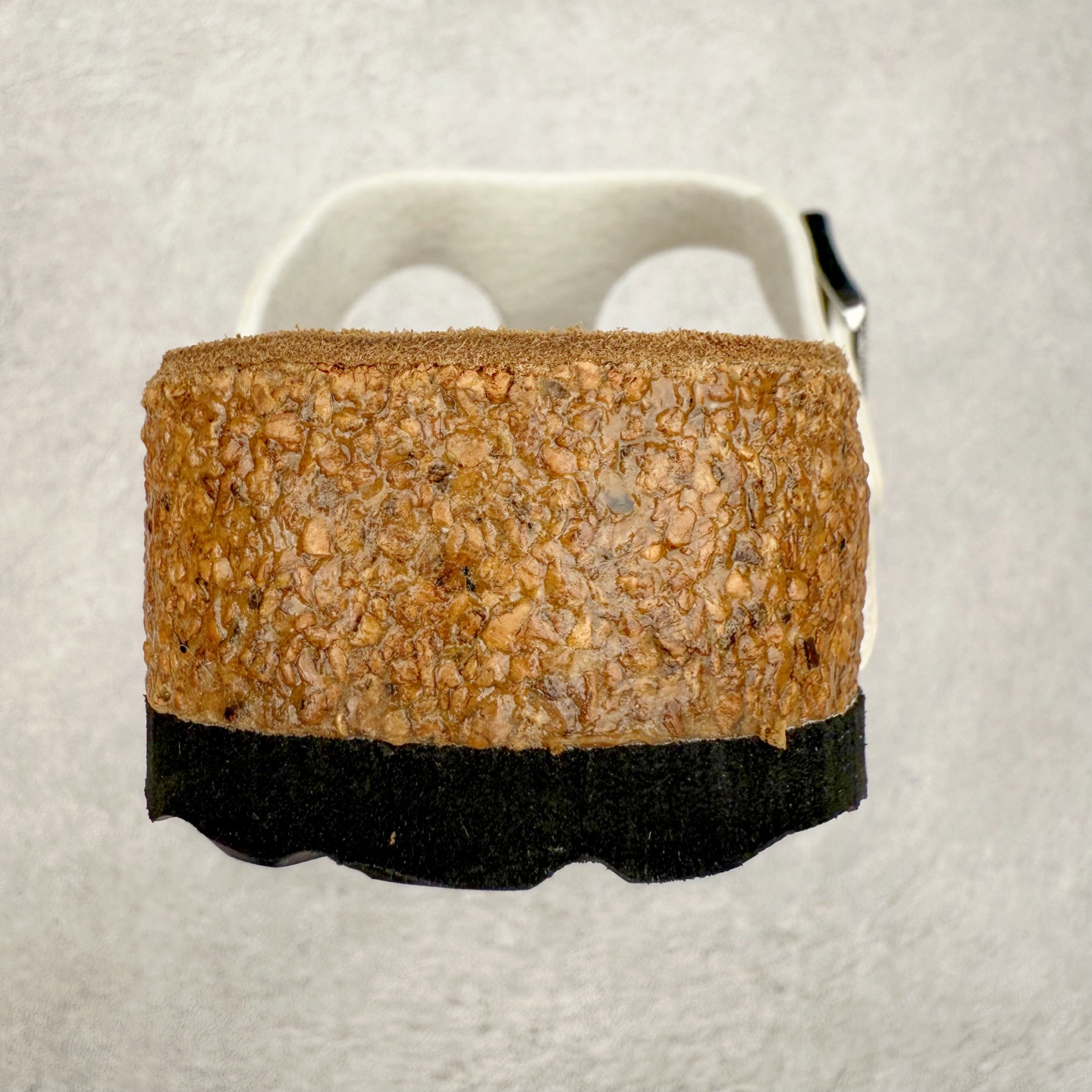 图片[8]-Birkenstock Ramses 系列 勃肯夹趾皮革绒面双扣时尚人字拖拖鞋 牛皮绒面革质地柔软 搭配可调节鞋扣提升穿着舒适度 人体工学设计分散脚部压力 保护脚踝 软木乳胶鞋床具有一定的收缩性 长时间穿着后能贴合脚型 EVA鞋底回弹性和抗张性力高 具有良好的防震、缓冲性 四季皆宜 柔软的鞋床采用额外的泡沫缓冲层 提供额外的舒适感和全天支撑 全网独家首发 源于德国的严谨工艺 牛巴戎面 中层松木 EVA 三层组合大底 优质牛皮面料五金扣 出口订单 尺码：35-44-选品中心