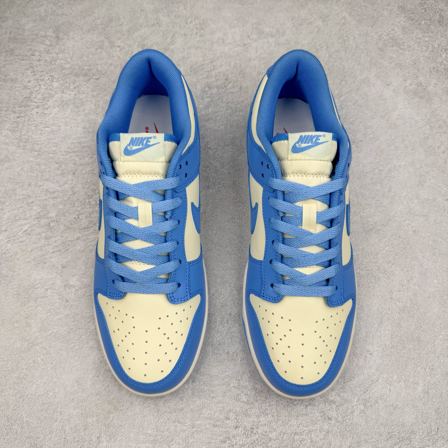 图片[2]-＃YC纯原 NK Dunk Low 北卡蓝2.0 DV0833-113 实力大厂出品 新配色陆续开发 利润个位数只为口碑 全套原纸板楦头开发 确保原汁原味 完美呈现DUNK版型 一比一鞋头弧度高度鞋身弧度 此版本只针对中端市场 皮料材质有所更替 其他数据细节工艺流程均保持一致 绝不口嗨 细节品控鞋型随意对比 独家私模官方第六代原厂航空铝磨具打磨大底 鞋头坡度极致还原 无解鞋型 原盒原配 圈内天花板工艺 原厂玻璃冲刀 超高清洁度 全鞋零毛边皮料切割 原厂中底布点胶 中底布拉帮走线遵循公司 尺码：36 36.5 37.5 38 38.5 39 40 40.5 41 42 42.5 43 44 44.5 45 46-选品中心