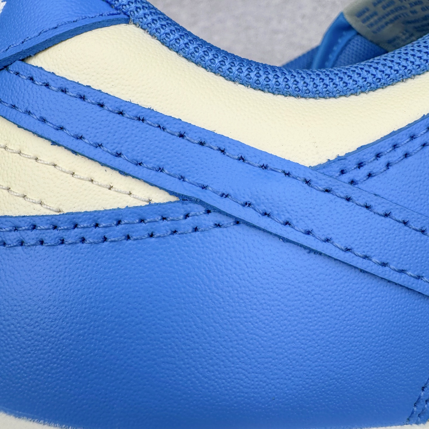 图片[14]-＃YC纯原 NK Dunk Low 北卡蓝2.0 DV0833-113 实力大厂出品 新配色陆续开发 利润个位数只为口碑 全套原纸板楦头开发 确保原汁原味 完美呈现DUNK版型 一比一鞋头弧度高度鞋身弧度 此版本只针对中端市场 皮料材质有所更替 其他数据细节工艺流程均保持一致 绝不口嗨 细节品控鞋型随意对比 独家私模官方第六代原厂航空铝磨具打磨大底 鞋头坡度极致还原 无解鞋型 原盒原配 圈内天花板工艺 原厂玻璃冲刀 超高清洁度 全鞋零毛边皮料切割 原厂中底布点胶 中底布拉帮走线遵循公司 尺码：36 36.5 37.5 38 38.5 39 40 40.5 41 42 42.5 43 44 44.5 45 46-选品中心