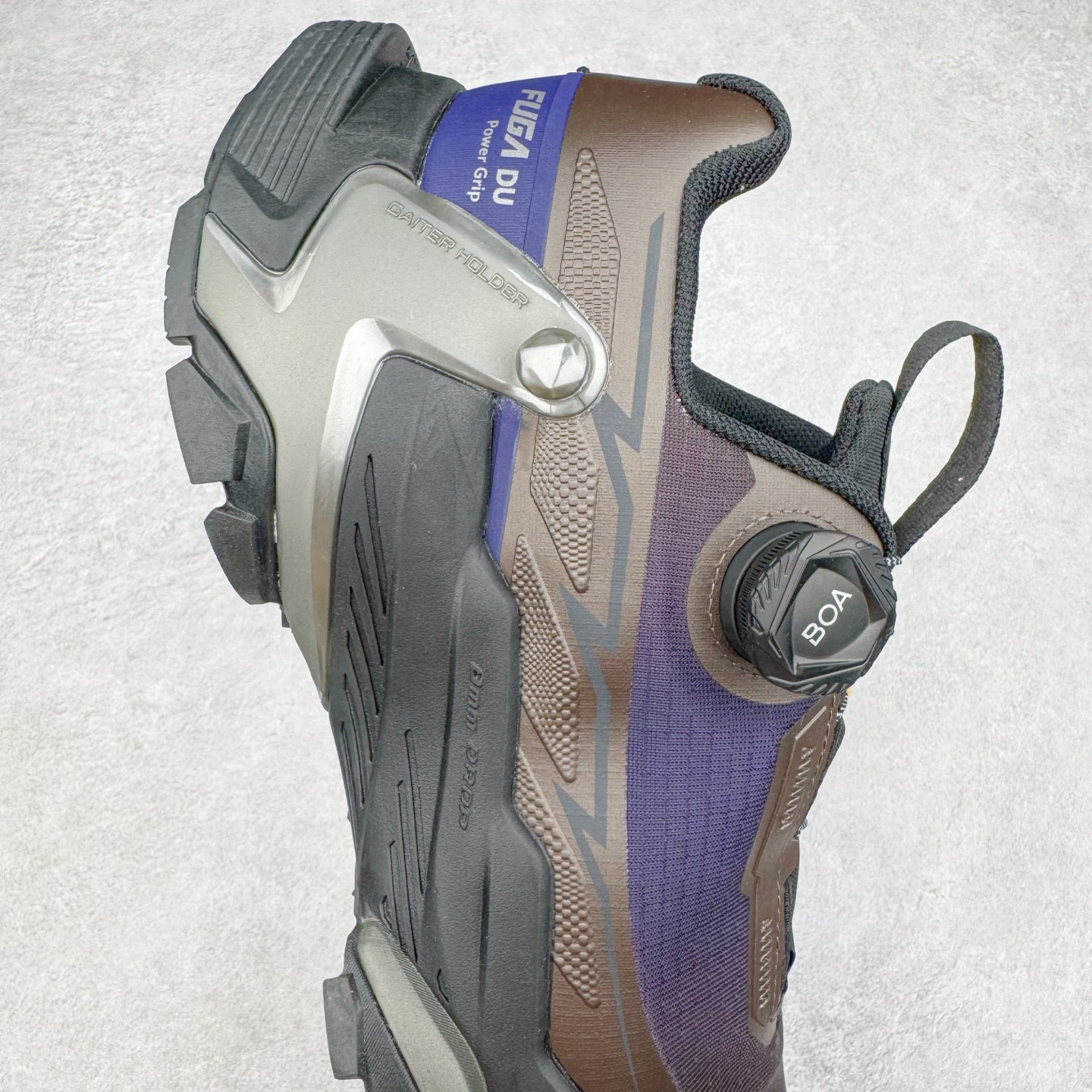 图片[6]-KAILAS FUGA DU BOA 凯乐石 黑山大坡王越野机能跑鞋 这双黑山整体呈现了多样的黑灰银搭配 鞋面主体部分采用网状薄翼材质中底是大坡王最具特色的山形结构 鞋带采用 BOA 旋钮快速穿脱系统 Vibram Megagrip 延续大坡王超强抓地 多重元素组合而成的造型和颜色设计让整双鞋观感丰富而又统一 整双鞋的技术和材料应用使得科技感十足颜色和脚感适合各类场景和场所穿着！ 尺码：36 36.5 37 37.5 38 39 39.5 40 41 41.5 42 42.5 43 44 44.5 45-选品中心