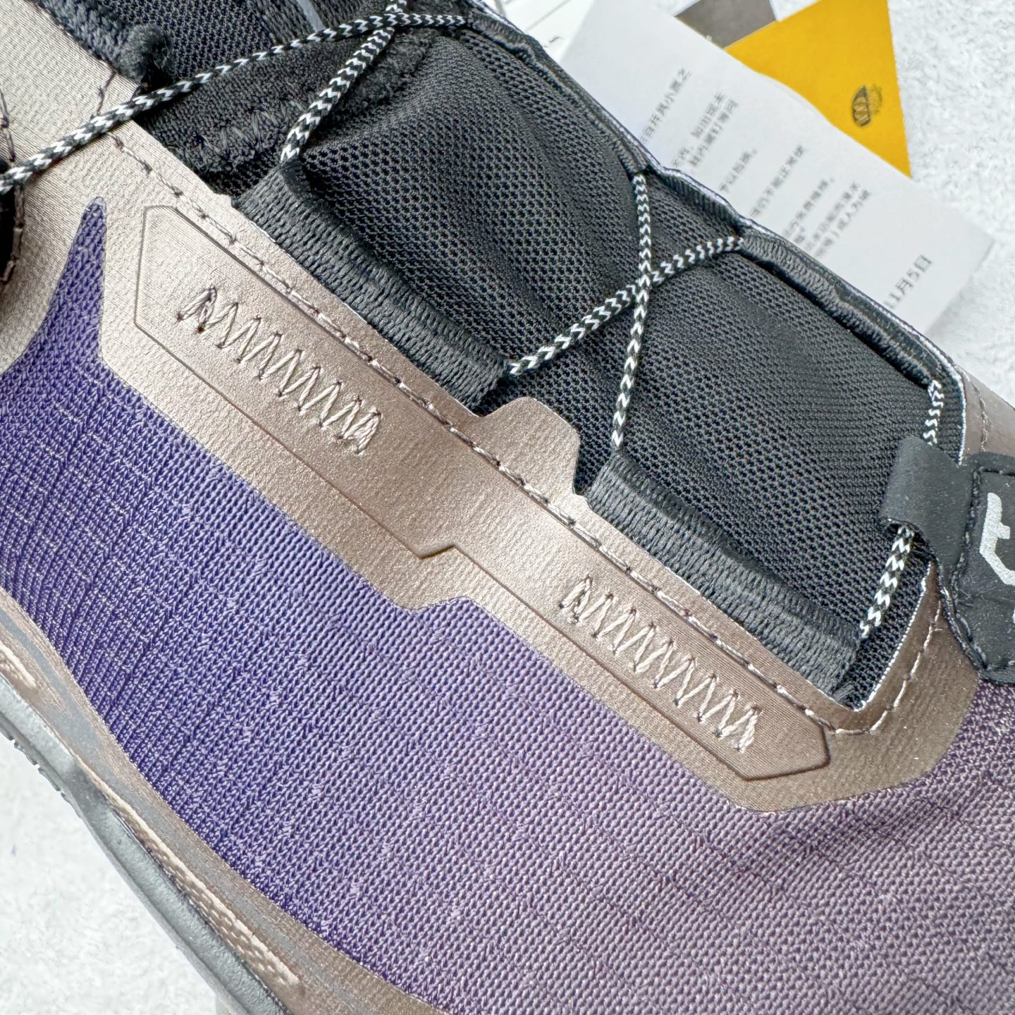 图片[12]-KAILAS FUGA DU BOA 凯乐石 黑山大坡王越野机能跑鞋 这双黑山整体呈现了多样的黑灰银搭配 鞋面主体部分采用网状薄翼材质中底是大坡王最具特色的山形结构 鞋带采用 BOA 旋钮快速穿脱系统 Vibram Megagrip 延续大坡王超强抓地 多重元素组合而成的造型和颜色设计让整双鞋观感丰富而又统一 整双鞋的技术和材料应用使得科技感十足颜色和脚感适合各类场景和场所穿着！ 尺码：36 36.5 37 37.5 38 39 39.5 40 41 41.5 42 42.5 43 44 44.5 45-选品中心