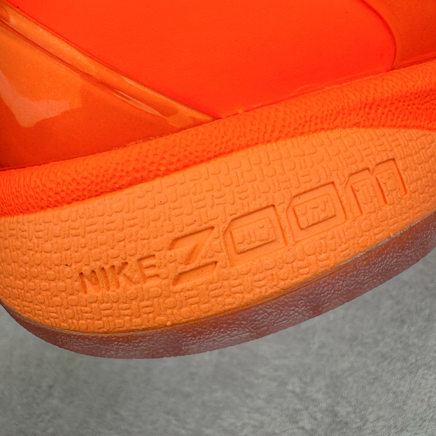 图片[17]-＃GX纯原 NK Zoom Kobe 6 Protro 科比六代 暴力橙 IH1871-800 完美复刻公司货 前掌超大Zoom Turbo气垫 后掌EVA缓震 真正的原汁原味 还原ZP脚感 全身鞋材卡料色独家定制 唯一正确喷漆工艺Swoosh 正确凹凸蛇鳞工艺 正确鞋面渐变效果 内全置真动飞态线 独立原厂模具 最大尺码达到48.5码 首批不拼图大几率过验 亲测已过 支持各种高强度实战 无需担心 上脚价 补货周期极长 脚宽建议买大半码 科比系列前掌偏窄 不影响二次销售 支持七天无理由退换 尺码：40 40.5 41 42 42.5 43 44 44.5 45 45.5 46 47.5 48.5 49.6 50.5-选品中心