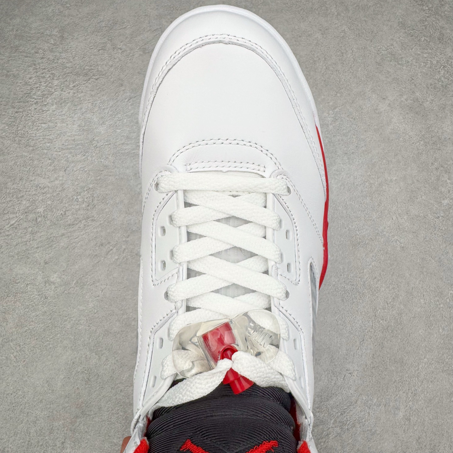 图片[4]-＃KZ纯原 Air Jordan AJ5 OG 火焰红 HQ7978-101 原厂全套原楦原纸板磨具开发 原厂皮料加持 原厂港宝加持定型后跟R度完美 同源原厂电绣 飞人针数密度立体效果一致 原厂拉帮手法 原厂配置纸衬高频鞋盒 原厂指令配双鞋带 原厂TPU网格鞋带扣 超高鞋面清洁度 最高QC检验标准 控制溢胶瑕疵 到手可放心比对发售原鞋 上脚百分百充正驾驭 尺码：40 40.5 41 42 42.5 43 44 44.5 45 46 47.5 48.5-选品中心