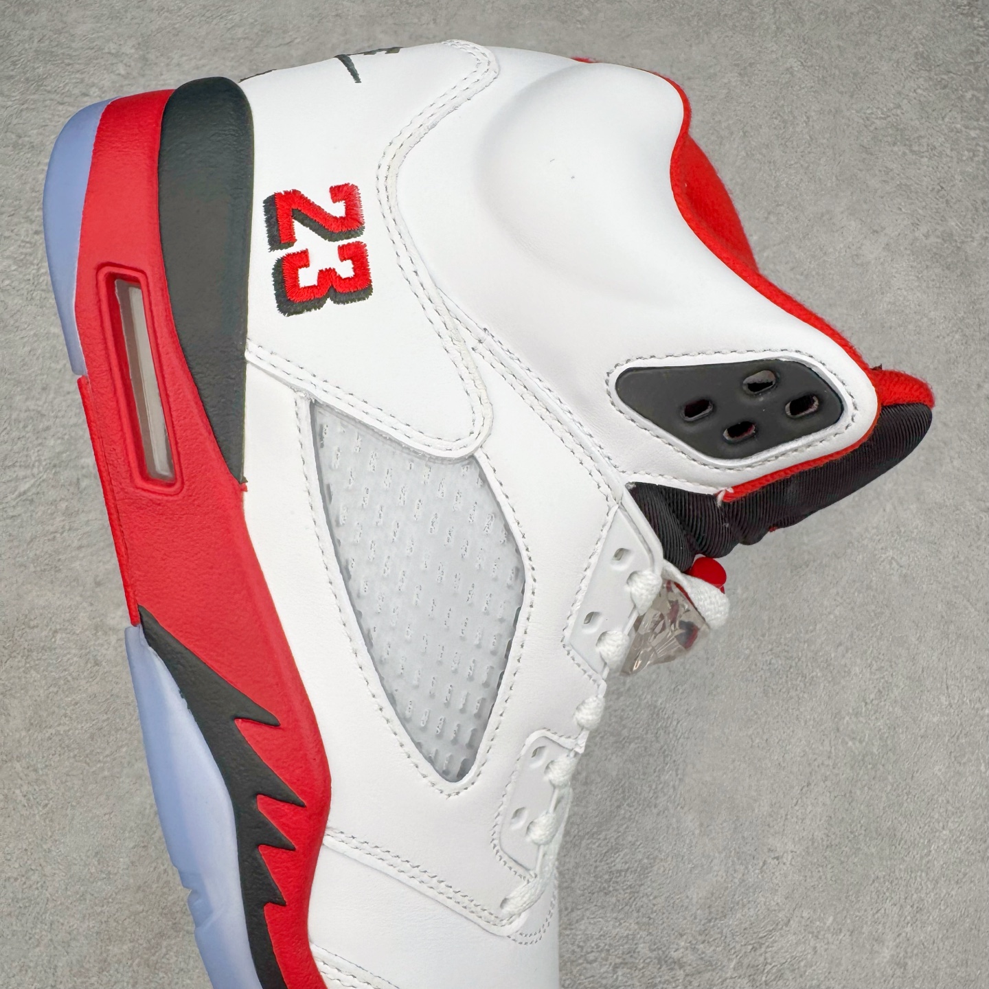 图片[6]-＃KZ纯原 Air Jordan AJ5 OG 火焰红 HQ7978-101 原厂全套原楦原纸板磨具开发 原厂皮料加持 原厂港宝加持定型后跟R度完美 同源原厂电绣 飞人针数密度立体效果一致 原厂拉帮手法 原厂配置纸衬高频鞋盒 原厂指令配双鞋带 原厂TPU网格鞋带扣 超高鞋面清洁度 最高QC检验标准 控制溢胶瑕疵 到手可放心比对发售原鞋 上脚百分百充正驾驭 尺码：40 40.5 41 42 42.5 43 44 44.5 45 46 47.5 48.5-选品中心