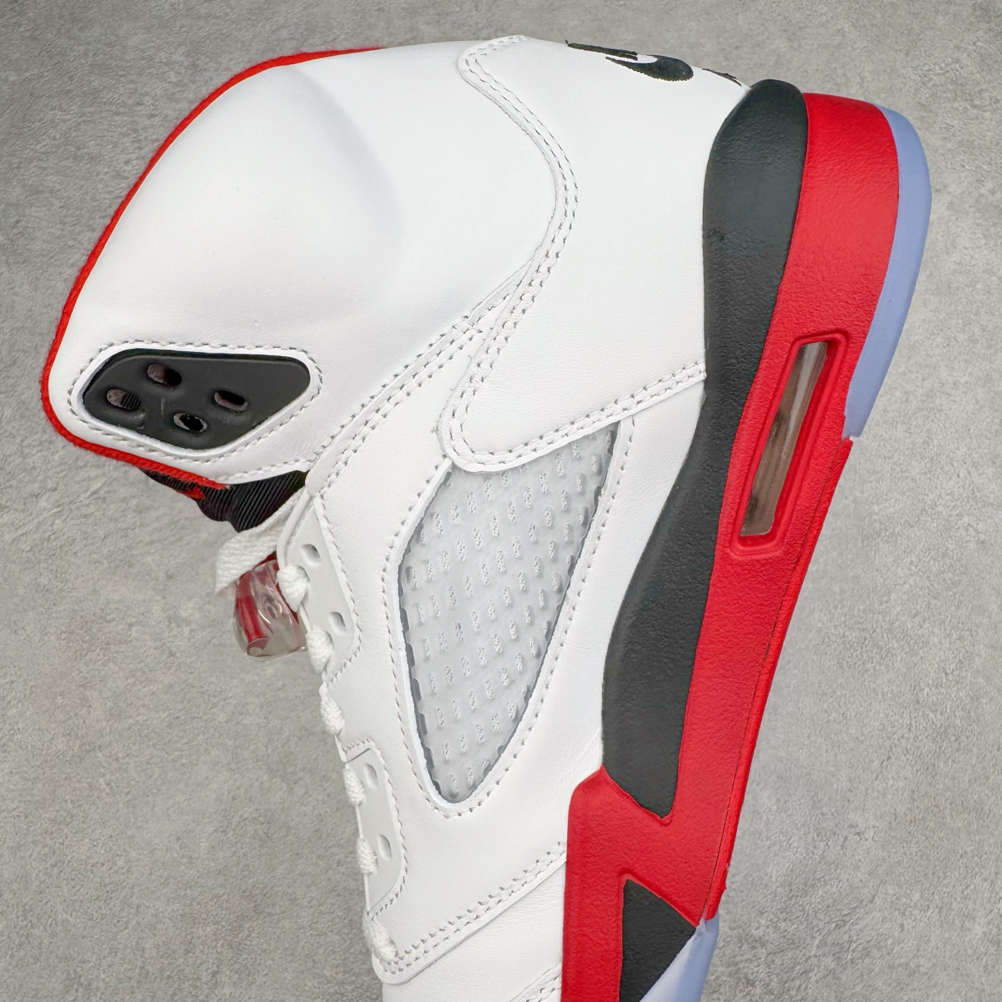 图片[7]-＃KZ纯原 Air Jordan AJ5 OG 火焰红 HQ7978-101 原厂全套原楦原纸板磨具开发 原厂皮料加持 原厂港宝加持定型后跟R度完美 同源原厂电绣 飞人针数密度立体效果一致 原厂拉帮手法 原厂配置纸衬高频鞋盒 原厂指令配双鞋带 原厂TPU网格鞋带扣 超高鞋面清洁度 最高QC检验标准 控制溢胶瑕疵 到手可放心比对发售原鞋 上脚百分百充正驾驭 尺码：40 40.5 41 42 42.5 43 44 44.5 45 46 47.5 48.5-选品中心