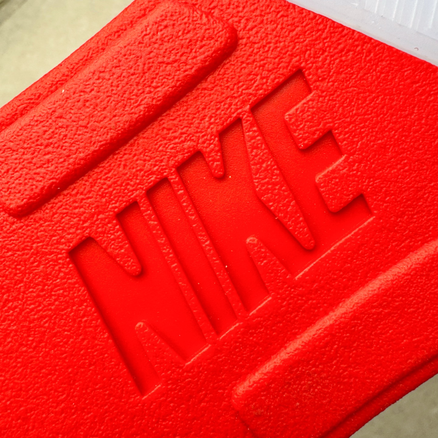 图片[10]-＃KZ纯原 Air Jordan AJ5 OG 火焰红 HQ7978-101 原厂全套原楦原纸板磨具开发 原厂皮料加持 原厂港宝加持定型后跟R度完美 同源原厂电绣 飞人针数密度立体效果一致 原厂拉帮手法 原厂配置纸衬高频鞋盒 原厂指令配双鞋带 原厂TPU网格鞋带扣 超高鞋面清洁度 最高QC检验标准 控制溢胶瑕疵 到手可放心比对发售原鞋 上脚百分百充正驾驭 尺码：40 40.5 41 42 42.5 43 44 44.5 45 46 47.5 48.5-选品中心