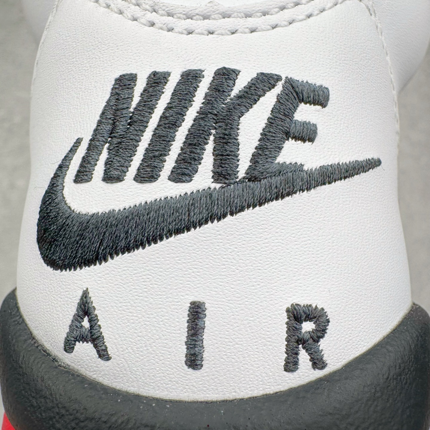 图片[13]-＃KZ纯原 Air Jordan AJ5 OG 火焰红 HQ7978-101 原厂全套原楦原纸板磨具开发 原厂皮料加持 原厂港宝加持定型后跟R度完美 同源原厂电绣 飞人针数密度立体效果一致 原厂拉帮手法 原厂配置纸衬高频鞋盒 原厂指令配双鞋带 原厂TPU网格鞋带扣 超高鞋面清洁度 最高QC检验标准 控制溢胶瑕疵 到手可放心比对发售原鞋 上脚百分百充正驾驭 尺码：40 40.5 41 42 42.5 43 44 44.5 45 46 47.5 48.5-选品中心