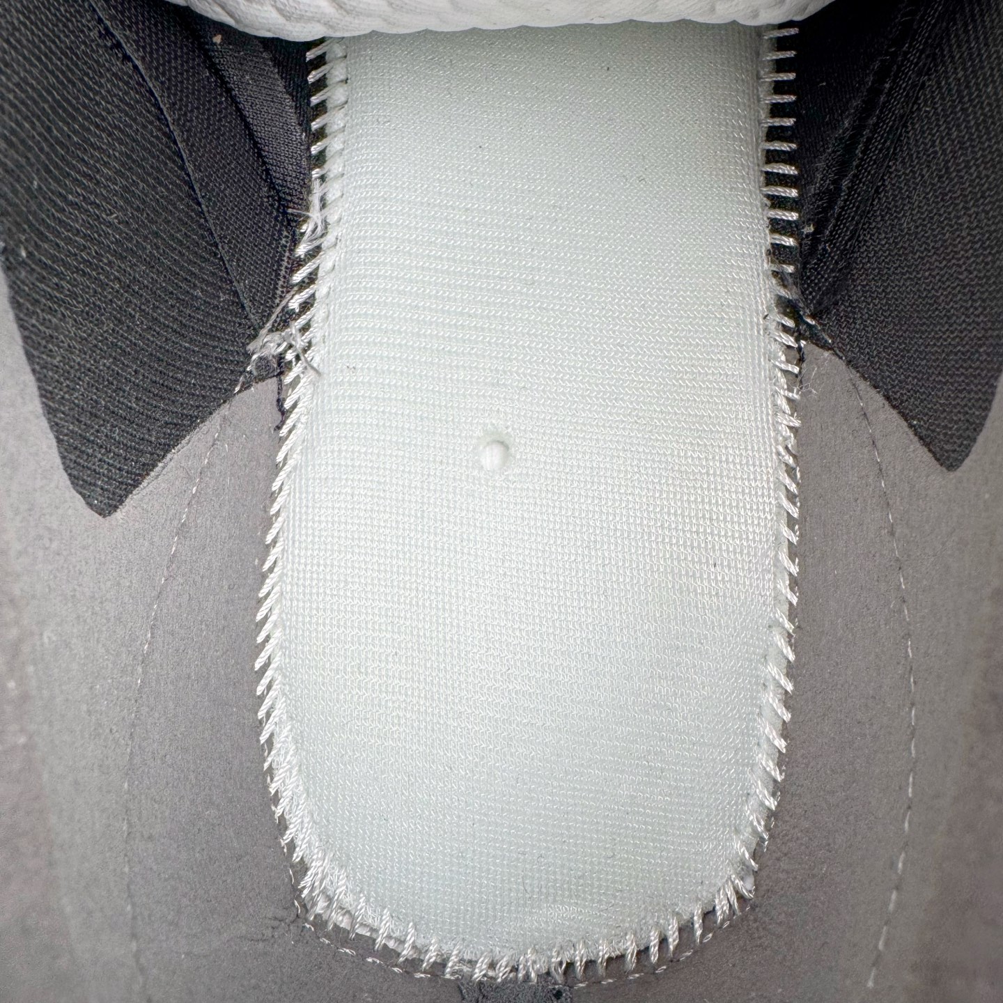 图片[10]-＃纯原 NORDA 001 G+ 轻便户外运动舒适防滑耐磨低帮跑步鞋 Norda是一个来自加拿大的品牌，由两位越野跑者Nicholas Martire 和Willamina Martire夫妇联合其他两位合作者创立，旨在打造全球最佳的越野跑鞋。在品牌正式成立之前，他们邀请了运动员、艺术家和材料专家，共同讨论如何塑造这个全新的品牌。最终，Norda品牌在2020年正式成立，但他们的第一双鞋子Norda001直到2022年1月才发布。在品牌成立的三年里，Norda总共只推出了两款跑鞋，但在配色和其他品牌的合作上却频频发力。包括Zegna、Ciele和Satisfy等跑步圈里的当红品牌，都进行了联名。Zegna更是在今年年初收购了一部分Norda的股份，并宣称将会在未来投入更多资金支持品牌的发展。尺码：36 36.5 37.5 38 38.5 39 40 40.5 41 42 42.5 43 44 44.5 45 46-选品中心