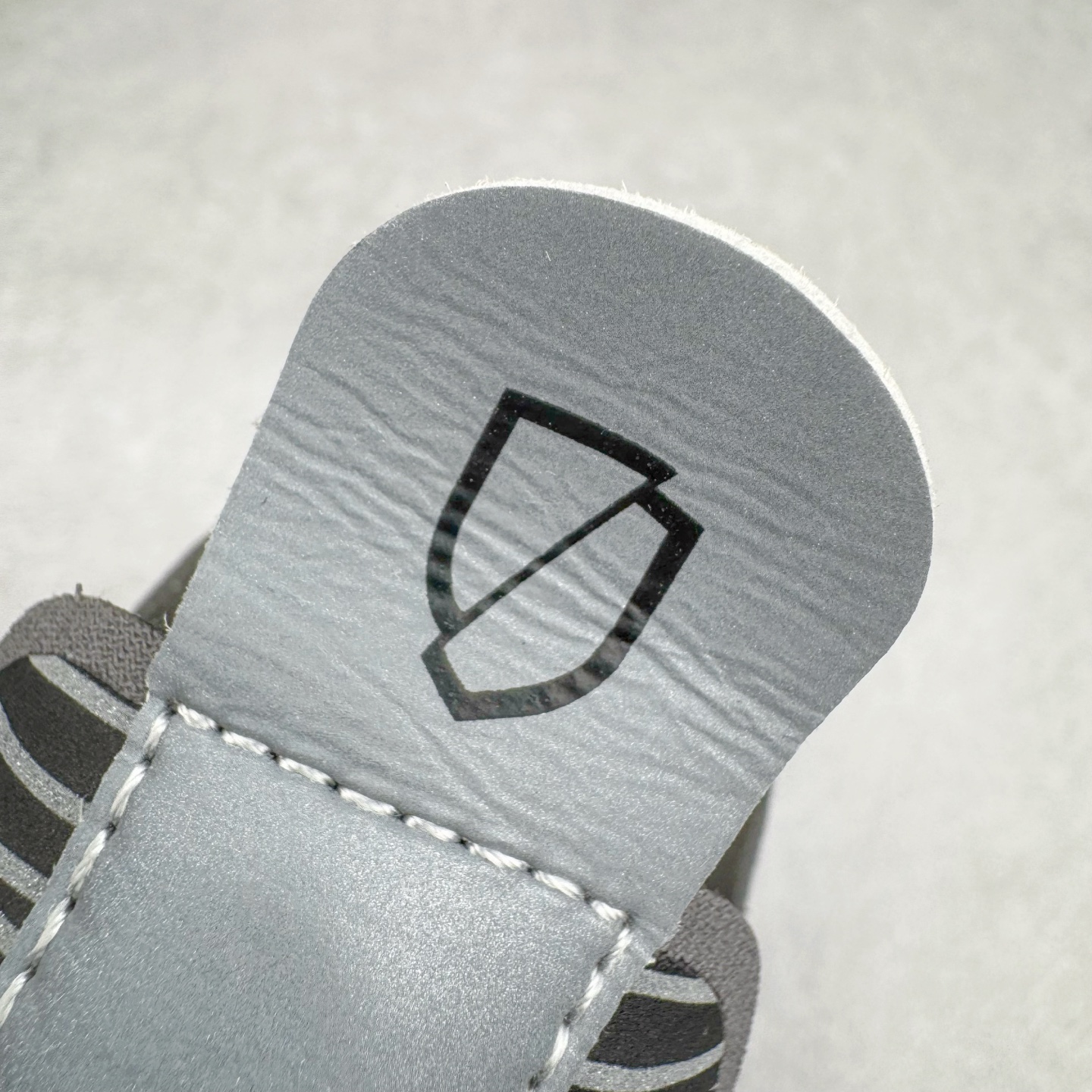 图片[15]-＃纯原 NORDA 001 G+ 轻便户外运动舒适防滑耐磨低帮跑步鞋 Norda是一个来自加拿大的品牌，由两位越野跑者Nicholas Martire 和Willamina Martire夫妇联合其他两位合作者创立，旨在打造全球最佳的越野跑鞋。在品牌正式成立之前，他们邀请了运动员、艺术家和材料专家，共同讨论如何塑造这个全新的品牌。最终，Norda品牌在2020年正式成立，但他们的第一双鞋子Norda001直到2022年1月才发布。在品牌成立的三年里，Norda总共只推出了两款跑鞋，但在配色和其他品牌的合作上却频频发力。包括Zegna、Ciele和Satisfy等跑步圈里的当红品牌，都进行了联名。Zegna更是在今年年初收购了一部分Norda的股份，并宣称将会在未来投入更多资金支持品牌的发展。尺码：36 36.5 37.5 38 38.5 39 40 40.5 41 42 42.5 43 44 44.5 45 46-选品中心