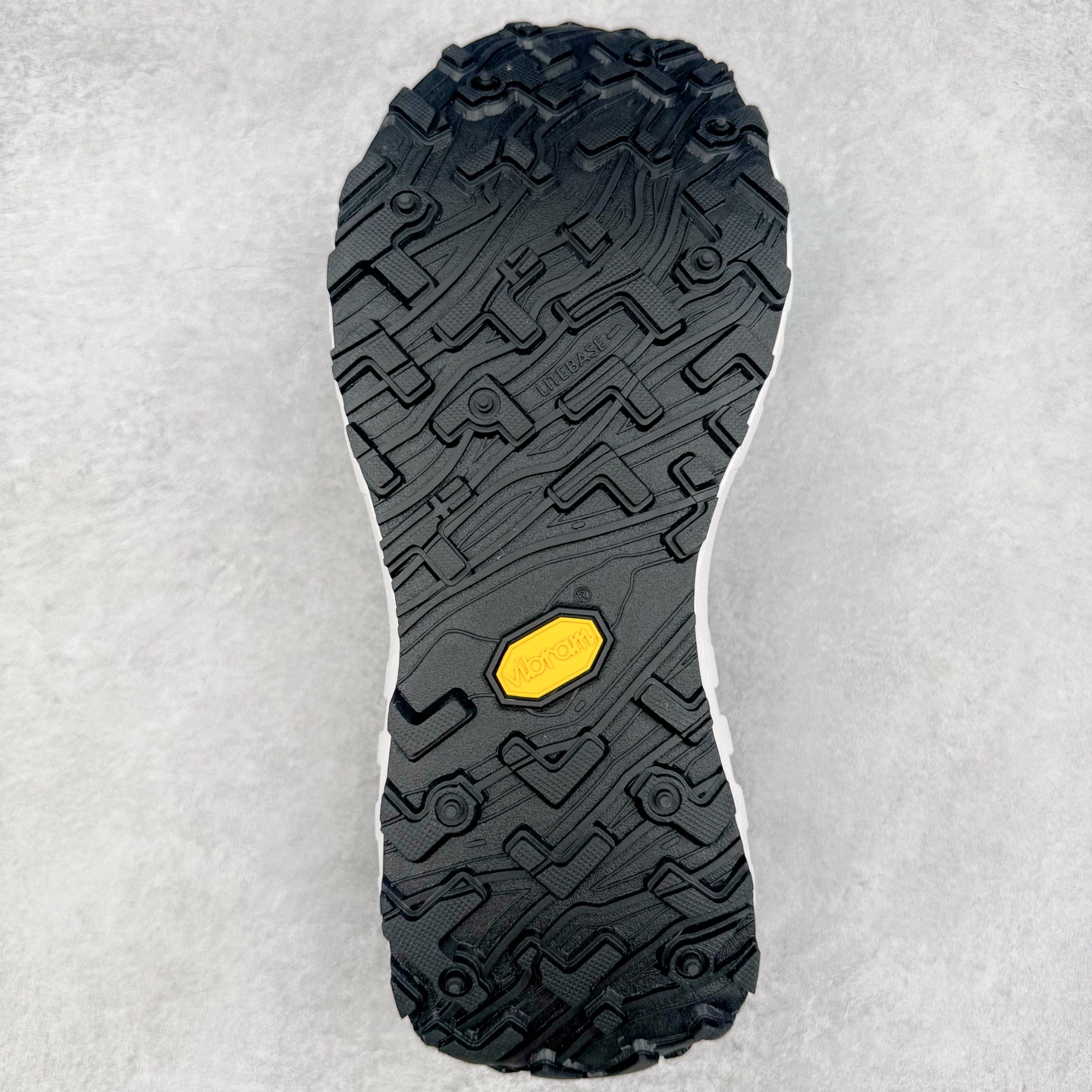 图片[9]-＃纯原 NORDA 001 G+ 轻便户外运动舒适防滑耐磨低帮跑步鞋 Norda是一个来自加拿大的品牌，由两位越野跑者Nicholas Martire 和Willamina Martire夫妇联合其他两位合作者创立，旨在打造全球最佳的越野跑鞋。在品牌正式成立之前，他们邀请了运动员、艺术家和材料专家，共同讨论如何塑造这个全新的品牌。最终，Norda品牌在2020年正式成立，但他们的第一双鞋子Norda001直到2022年1月才发布。在品牌成立的三年里，Norda总共只推出了两款跑鞋，但在配色和其他品牌的合作上却频频发力。包括Zegna、Ciele和Satisfy等跑步圈里的当红品牌，都进行了联名。Zegna更是在今年年初收购了一部分Norda的股份，并宣称将会在未来投入更多资金支持品牌的发展。尺码：36 36.5 37.5 38 38.5 39 40 40.5 41 42 42.5 43 44 44.5 45 46-选品中心