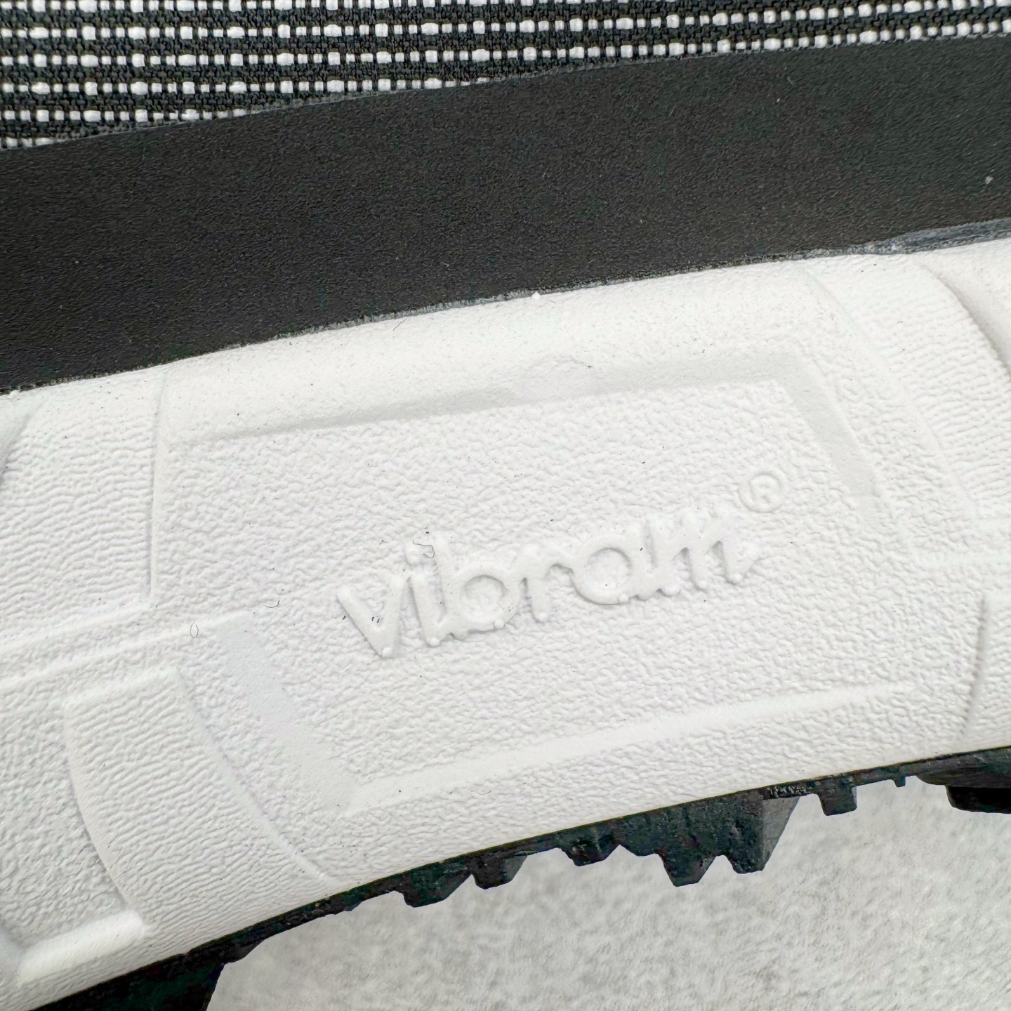 图片[18]-＃纯原 NORDA 001 G+ 轻便户外运动舒适防滑耐磨低帮跑步鞋 Norda是一个来自加拿大的品牌，由两位越野跑者Nicholas Martire 和Willamina Martire夫妇联合其他两位合作者创立，旨在打造全球最佳的越野跑鞋。在品牌正式成立之前，他们邀请了运动员、艺术家和材料专家，共同讨论如何塑造这个全新的品牌。最终，Norda品牌在2020年正式成立，但他们的第一双鞋子Norda001直到2022年1月才发布。在品牌成立的三年里，Norda总共只推出了两款跑鞋，但在配色和其他品牌的合作上却频频发力。包括Zegna、Ciele和Satisfy等跑步圈里的当红品牌，都进行了联名。Zegna更是在今年年初收购了一部分Norda的股份，并宣称将会在未来投入更多资金支持品牌的发展。尺码：36 36.5 37.5 38 38.5 39 40 40.5 41 42 42.5 43 44 44.5 45 46-选品中心