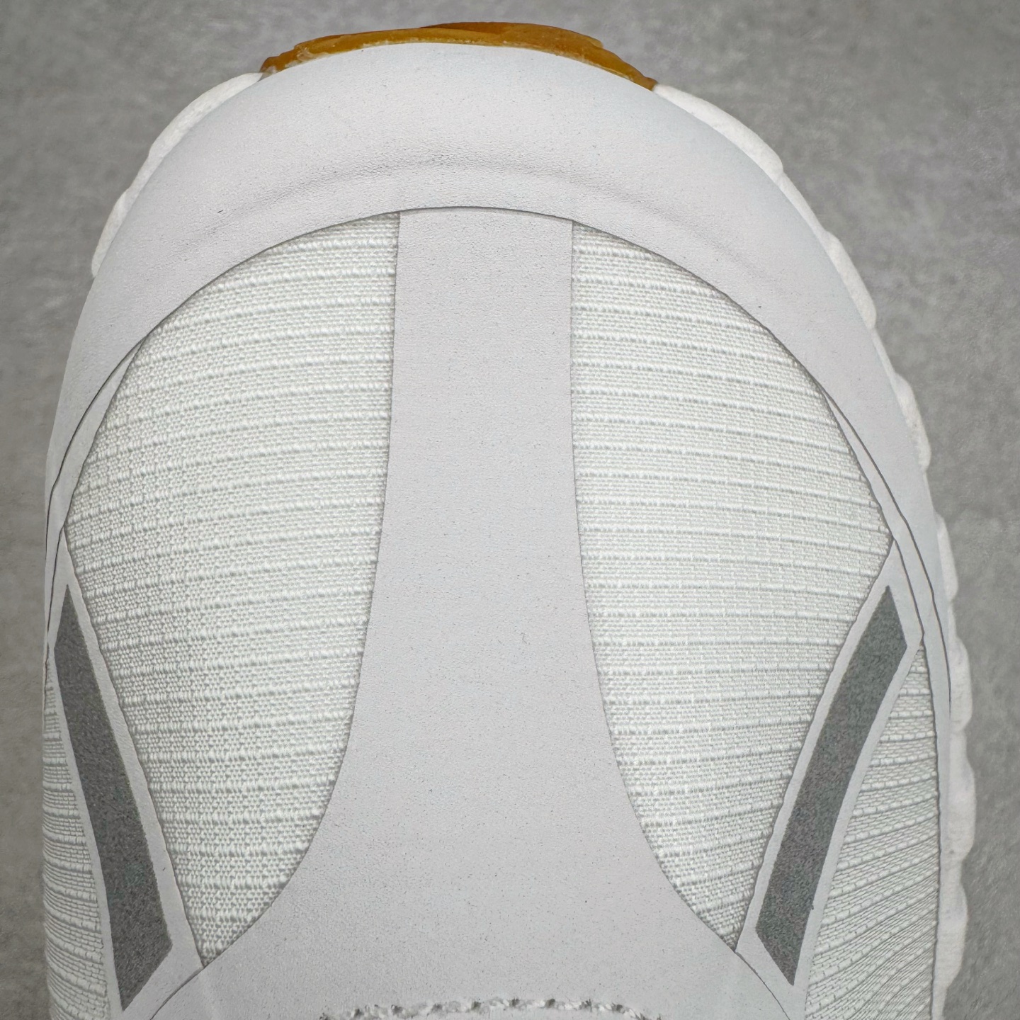 图片[16]-＃纯原 NORDA 001 G+ 轻便户外运动舒适防滑耐磨低帮跑步鞋 Norda是一个来自加拿大的品牌，由两位越野跑者Nicholas Martire 和Willamina Martire夫妇联合其他两位合作者创立，旨在打造全球最佳的越野跑鞋。在品牌正式成立之前，他们邀请了运动员、艺术家和材料专家，共同讨论如何塑造这个全新的品牌。最终，Norda品牌在2020年正式成立，但他们的第一双鞋子Norda001直到2022年1月才发布。在品牌成立的三年里，Norda总共只推出了两款跑鞋，但在配色和其他品牌的合作上却频频发力。包括Zegna、Ciele和Satisfy等跑步圈里的当红品牌，都进行了联名。Zegna更是在今年年初收购了一部分Norda的股份，并宣称将会在未来投入更多资金支持品牌的发展。尺码：36 36.5 37.5 38 38.5 39 40 40.5 41 42 42.5 43 44 44.5 45 46-选品中心