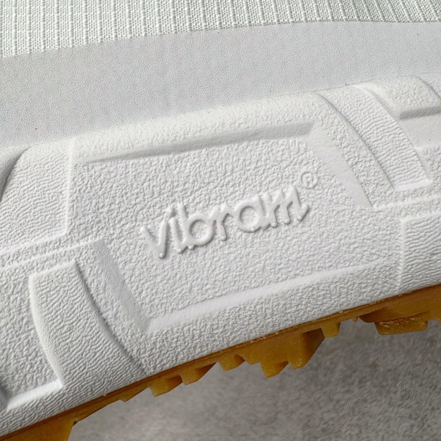 图片[20]-＃纯原 NORDA 001 G+ 轻便户外运动舒适防滑耐磨低帮跑步鞋 Norda是一个来自加拿大的品牌，由两位越野跑者Nicholas Martire 和Willamina Martire夫妇联合其他两位合作者创立，旨在打造全球最佳的越野跑鞋。在品牌正式成立之前，他们邀请了运动员、艺术家和材料专家，共同讨论如何塑造这个全新的品牌。最终，Norda品牌在2020年正式成立，但他们的第一双鞋子Norda001直到2022年1月才发布。在品牌成立的三年里，Norda总共只推出了两款跑鞋，但在配色和其他品牌的合作上却频频发力。包括Zegna、Ciele和Satisfy等跑步圈里的当红品牌，都进行了联名。Zegna更是在今年年初收购了一部分Norda的股份，并宣称将会在未来投入更多资金支持品牌的发展。尺码：36 36.5 37.5 38 38.5 39 40 40.5 41 42 42.5 43 44 44.5 45 46-选品中心