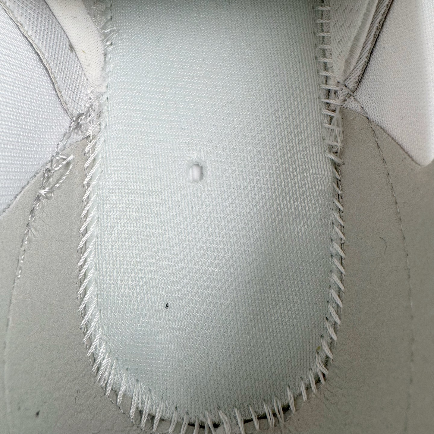 图片[11]-＃纯原 NORDA 001 G+ 轻便户外运动舒适防滑耐磨低帮跑步鞋 Norda是一个来自加拿大的品牌，由两位越野跑者Nicholas Martire 和Willamina Martire夫妇联合其他两位合作者创立，旨在打造全球最佳的越野跑鞋。在品牌正式成立之前，他们邀请了运动员、艺术家和材料专家，共同讨论如何塑造这个全新的品牌。最终，Norda品牌在2020年正式成立，但他们的第一双鞋子Norda001直到2022年1月才发布。在品牌成立的三年里，Norda总共只推出了两款跑鞋，但在配色和其他品牌的合作上却频频发力。包括Zegna、Ciele和Satisfy等跑步圈里的当红品牌，都进行了联名。Zegna更是在今年年初收购了一部分Norda的股份，并宣称将会在未来投入更多资金支持品牌的发展。尺码：36 36.5 37.5 38 38.5 39 40 40.5 41 42 42.5 43 44 44.5 45 46-选品中心