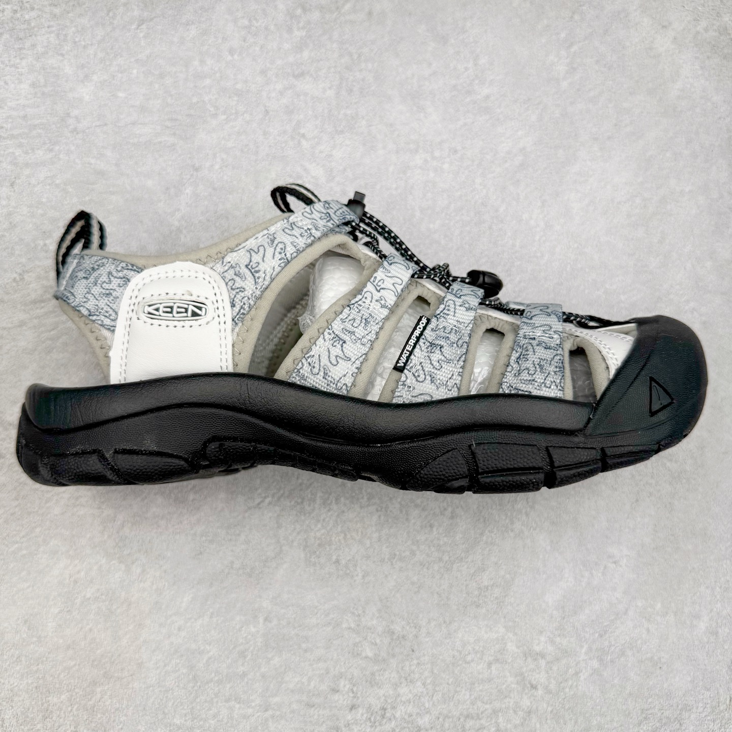 图片[2]-人气户外休闲鞋品牌-科恩Keen Uneek Flat-M 平底编织弹力穿搭溯溪涉水休闲户外凉鞋 #外贸订单出口品质#采用进口机台编制两根尼龙绳组成鞋面(快干衬里原料!!)#原装轻量级EVA中底缓震材质组合防滑橡胶外底部 夏季潮鞋,文青界的凉鞋至尊 都市机能户外品牌 KEEN 向来积极为其旗下大热鞋款 UNEEK 推出联名款，后跟为全封闭设计，快干衬里，HIGH-TRACTION橡胶外底，及轻量级EVA中底，达到轻量缓震的同时减轻重量。尺码：35 36 37 38 40 41 42 43 44 45-选品中心