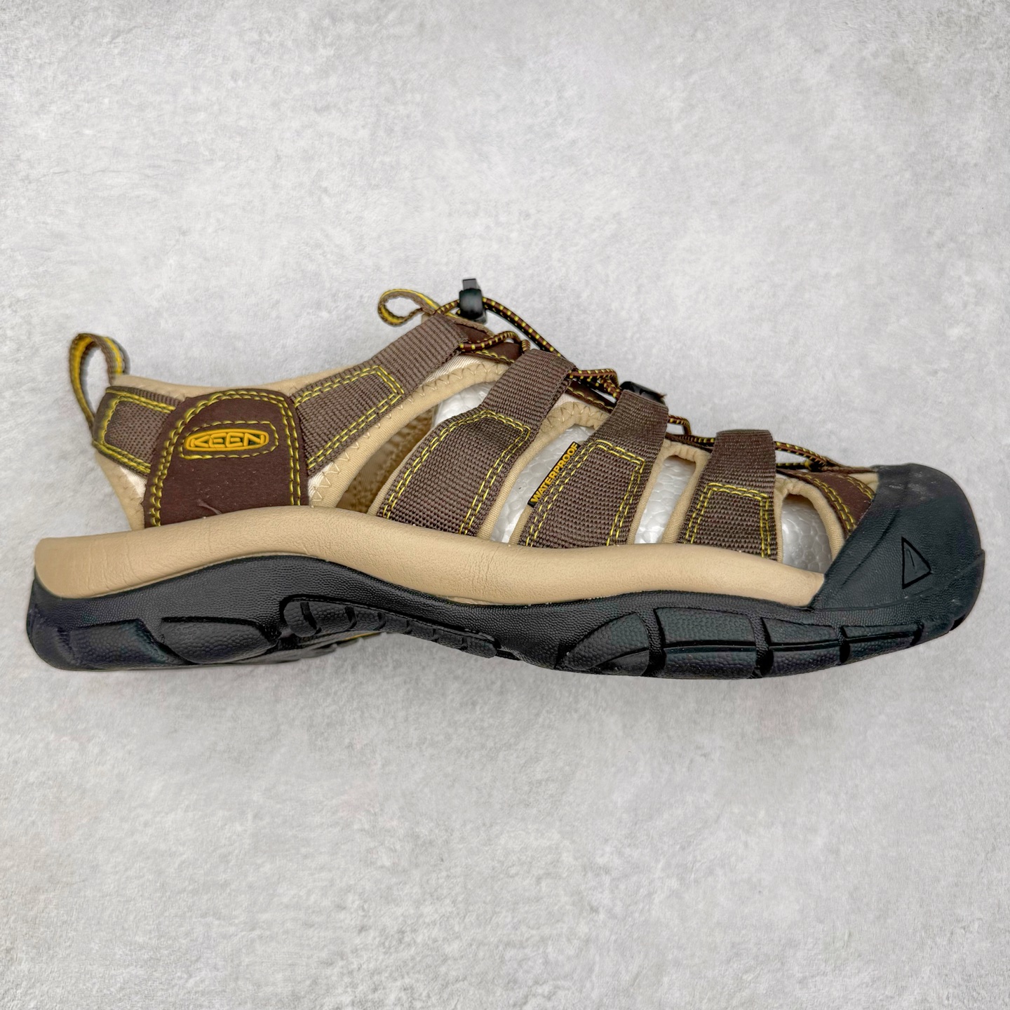 人气户外休闲鞋品牌-科恩Keen Uneek Flat-M 平底编织弹力穿搭溯溪涉水休闲户外凉鞋 #外贸订单出口品质#采用进口机台编制两根尼龙绳组成鞋面(快干衬里原料!!)#原装轻量级EVA中底缓震材质组合防滑橡胶外底部 夏季潮鞋,文青界的凉鞋至尊 都市机能户外品牌 KEEN 向来积极为其旗下大热鞋款 UNEEK 推出联名款，后跟为全封闭设计，快干衬里，HIGH-TRACTION橡胶外底，及轻量级EVA中底，达到轻量缓震的同时减轻重量。尺码：35 36 37 38 40 41 42 43 44 45-选品中心