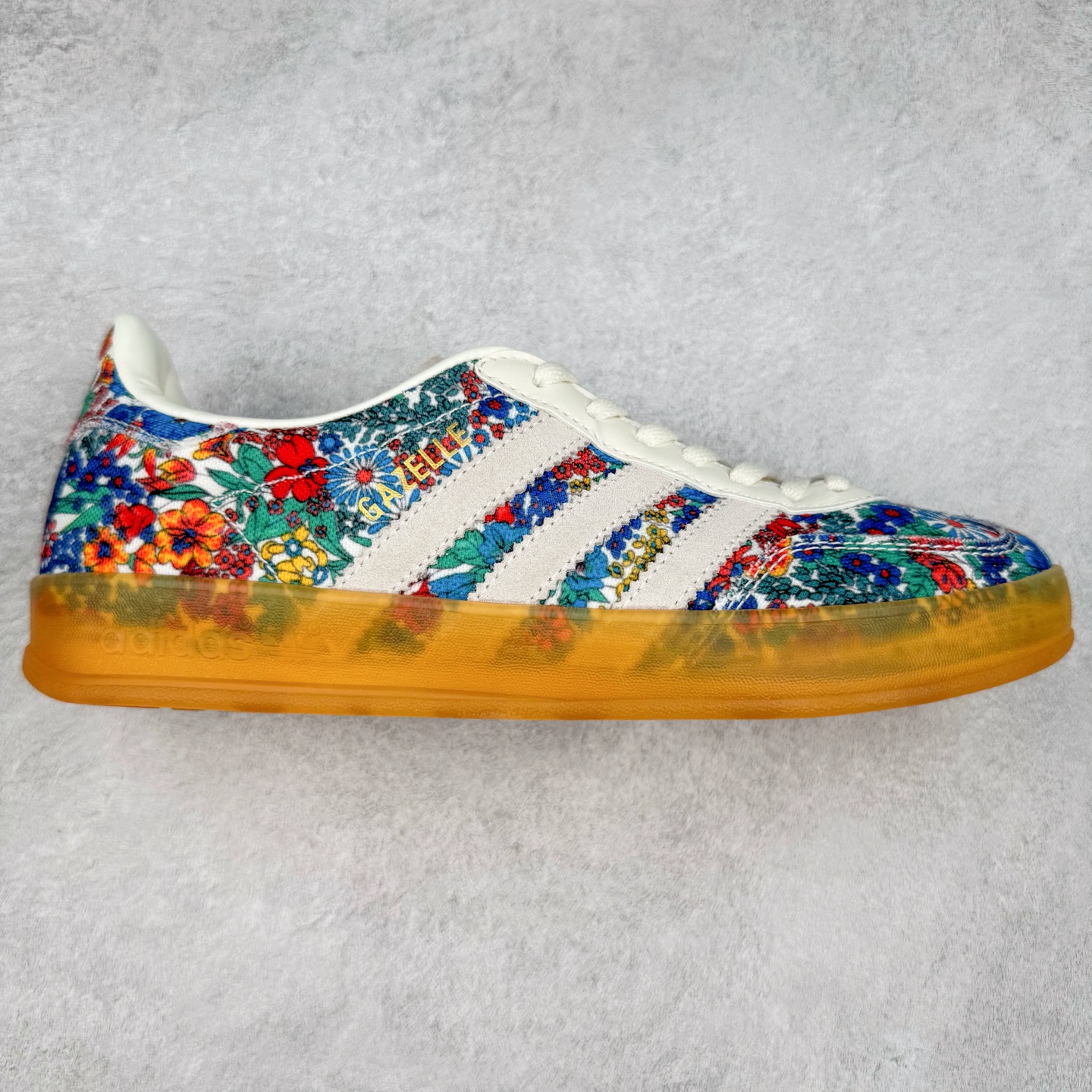 AD Gazelle Indoor Trainers 羚羊内训系列低帮复古百搭休闲运动德训风板鞋 JP5309 90年代经典的复刻版！自60年代以足球训练鞋面世以来,Gazelle就以其经典设计席卷全球。1991年版本的复刻,再造经典Gazelle。采用皮革打造,搭配浊色细节,让这款经典更加简约。尺码：36 36⅔ 37⅓ 38 38⅔ 39⅓ 40 40⅔ 41⅓ 42 42⅔ 43⅓ 44⅓ 44⅔ 45-选品中心