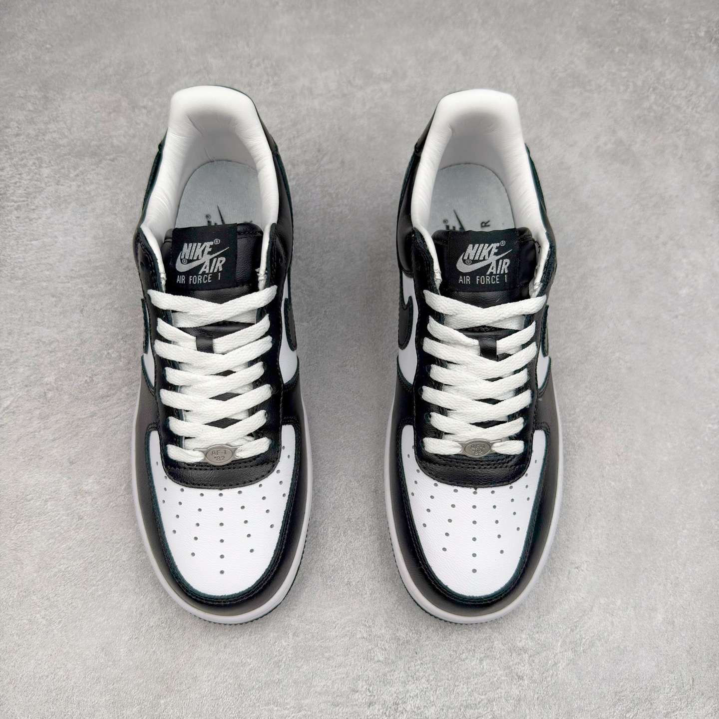 图片[2]-＃XT纯原 NK Air Force 1´07 Low 空军一号低帮百搭休闲运动板鞋 FJ5756-100 顶级批次 2022全新楦头鞋型 鱼鳞大底 历时开发三个月 清洁度完美 二维码鞋标 内置芯片及solo气垫 大底高度及其弧度依照正品 钢印 logo刺绣 鞋口弧度 鞋头长度 鞋面冲孔 鞋垫背胶及钢印 完美鞋型对比正品 每一处都是细节满满 柔软、弹性十足的缓震性能和出色的中底设计 横跨复古与现代的外型结合 造就出风靡全球 三十多年的Force 1 直到今天还深受青睐 实拍调校N版已经零色差零失真 百分百还原实物色彩所见即所得 不存在货不对板色差等低级问题 选购参考实物拍摄 不混卖不参货 只用心做好货严格选品 承诺混一赔十 尺码：36 36.5 37.5 38 38.5 39 40 40.5 41 42 42.5 43 44 44.5 45-选品中心