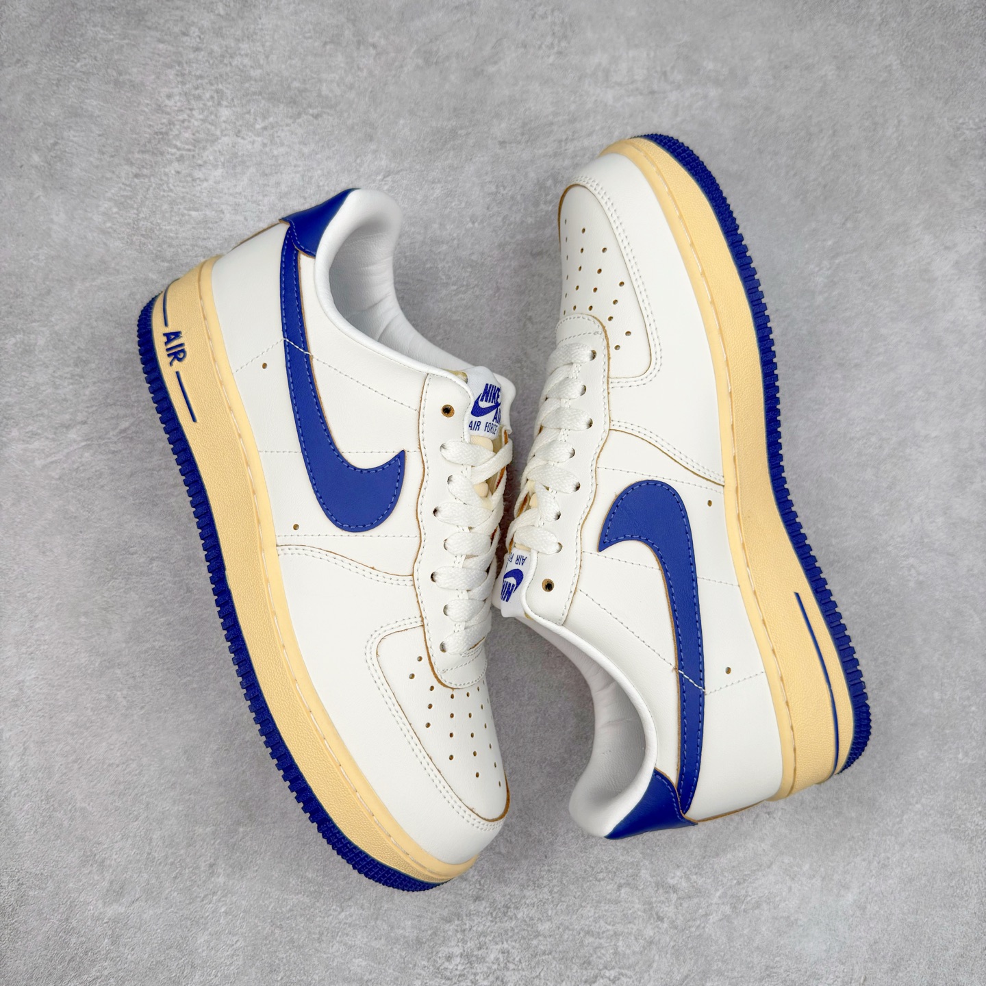 图片[3]-＃XT纯原 NK Air Force 1´07 Low 空军一号低帮百搭休闲运动板鞋 FQ8103-133 顶级批次 2022全新楦头鞋型 鱼鳞大底 历时开发三个月 清洁度完美 二维码鞋标 内置芯片及solo气垫 大底高度及其弧度依照正品 钢印 logo刺绣 鞋口弧度 鞋头长度 鞋面冲孔 鞋垫背胶及钢印 完美鞋型对比正品 每一处都是细节满满 柔软、弹性十足的缓震性能和出色的中底设计 横跨复古与现代的外型结合 造就出风靡全球 三十多年的Force 1 直到今天还深受青睐 实拍调校N版已经零色差零失真 百分百还原实物色彩所见即所得 不存在货不对板色差等低级问题 选购参考实物拍摄 不混卖不参货 只用心做好货严格选品 承诺混一赔十 尺码：36 36.5 37.5 38 38.5 39 40 40.5 41 42 42.5 43 44 44.5 45-选品中心