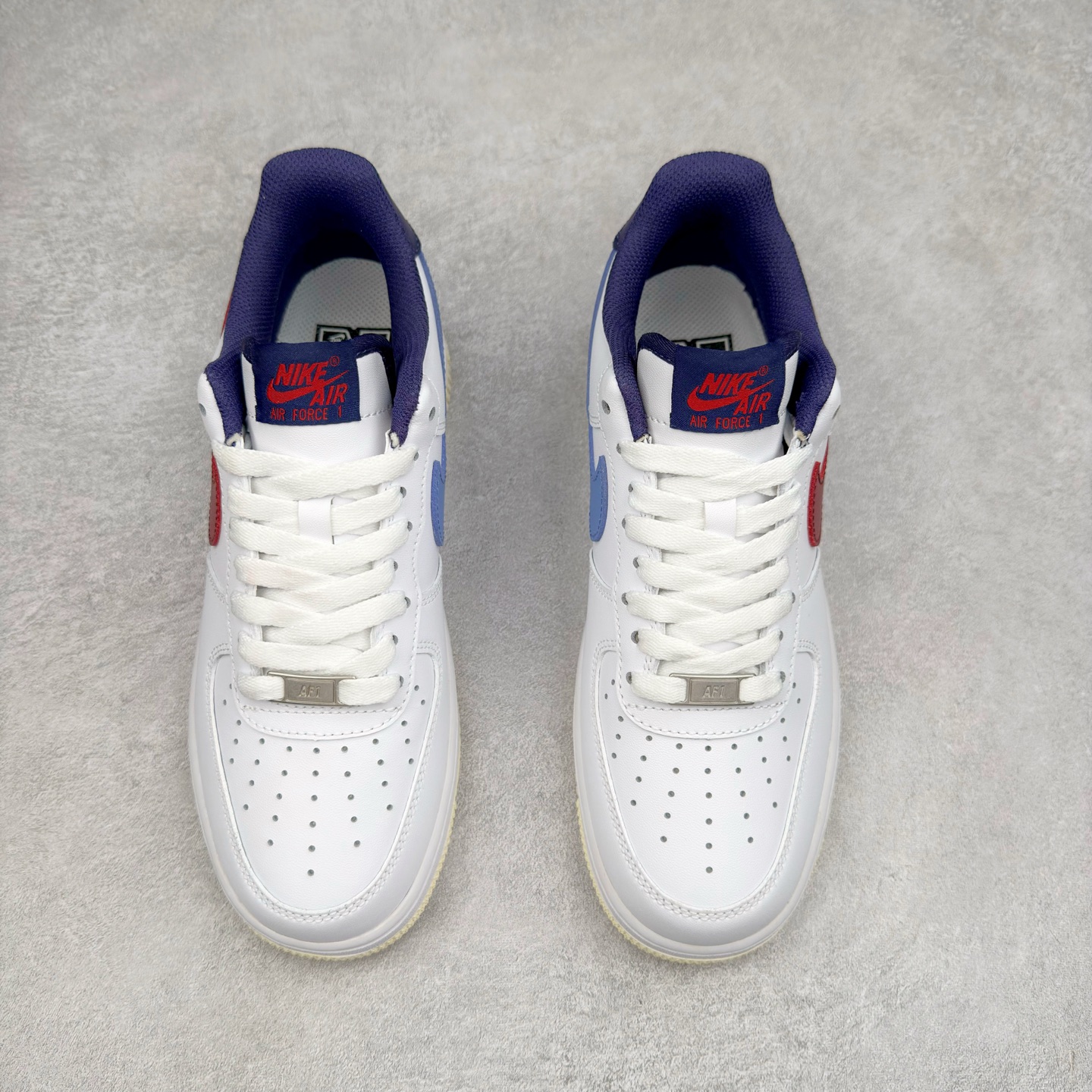 图片[2]-＃XT纯原 NK Air Force 1´07 Low 空军一号低帮百搭休闲运动板鞋 FV8105-161 顶级批次 2022全新楦头鞋型 鱼鳞大底 历时开发三个月 清洁度完美 二维码鞋标 内置芯片及solo气垫 大底高度及其弧度依照正品 钢印 logo刺绣 鞋口弧度 鞋头长度 鞋面冲孔 鞋垫背胶及钢印 完美鞋型对比正品 每一处都是细节满满 柔软、弹性十足的缓震性能和出色的中底设计 横跨复古与现代的外型结合 造就出风靡全球 三十多年的Force 1 直到今天还深受青睐 实拍调校N版已经零色差零失真 百分百还原实物色彩所见即所得 不存在货不对板色差等低级问题 选购参考实物拍摄 不混卖不参货 只用心做好货严格选品 承诺混一赔十 尺码：36 36.5 37.5 38 38.5 39 40 40.5 41 42 42.5 43 44 44.5 45-选品中心