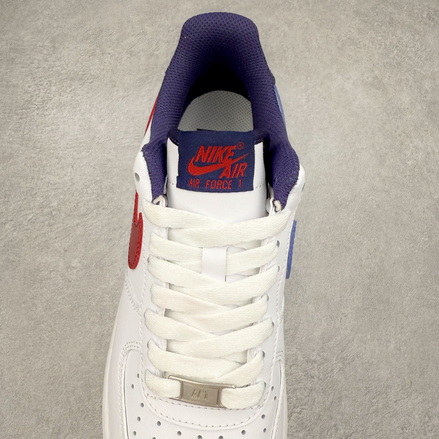 图片[5]-＃XT纯原 NK Air Force 1´07 Low 空军一号低帮百搭休闲运动板鞋 FV8105-161 顶级批次 2022全新楦头鞋型 鱼鳞大底 历时开发三个月 清洁度完美 二维码鞋标 内置芯片及solo气垫 大底高度及其弧度依照正品 钢印 logo刺绣 鞋口弧度 鞋头长度 鞋面冲孔 鞋垫背胶及钢印 完美鞋型对比正品 每一处都是细节满满 柔软、弹性十足的缓震性能和出色的中底设计 横跨复古与现代的外型结合 造就出风靡全球 三十多年的Force 1 直到今天还深受青睐 实拍调校N版已经零色差零失真 百分百还原实物色彩所见即所得 不存在货不对板色差等低级问题 选购参考实物拍摄 不混卖不参货 只用心做好货严格选品 承诺混一赔十 尺码：36 36.5 37.5 38 38.5 39 40 40.5 41 42 42.5 43 44 44.5 45-选品中心