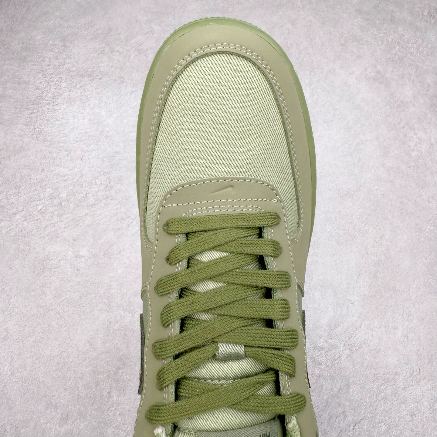 图片[4]-＃XT纯原 NK Air Force 1´07 Low 空军一号低帮百搭休闲运动板鞋 FB8876-300 顶级批次 2022全新楦头鞋型 鱼鳞大底 历时开发三个月 清洁度完美 二维码鞋标 内置芯片及solo气垫 大底高度及其弧度依照正品 钢印 logo刺绣 鞋口弧度 鞋头长度 鞋面冲孔 鞋垫背胶及钢印 完美鞋型对比正品 每一处都是细节满满 柔软、弹性十足的缓震性能和出色的中底设计 横跨复古与现代的外型结合 造就出风靡全球 三十多年的Force 1 直到今天还深受青睐 实拍调校N版已经零色差零失真 百分百还原实物色彩所见即所得 不存在货不对板色差等低级问题 选购参考实物拍摄 不混卖不参货 只用心做好货严格选品 承诺混一赔十 尺码：36 36.5 37.5 38 38.5 39 40 40.5 41 42 42.5 43 44 44.5 45-选品中心