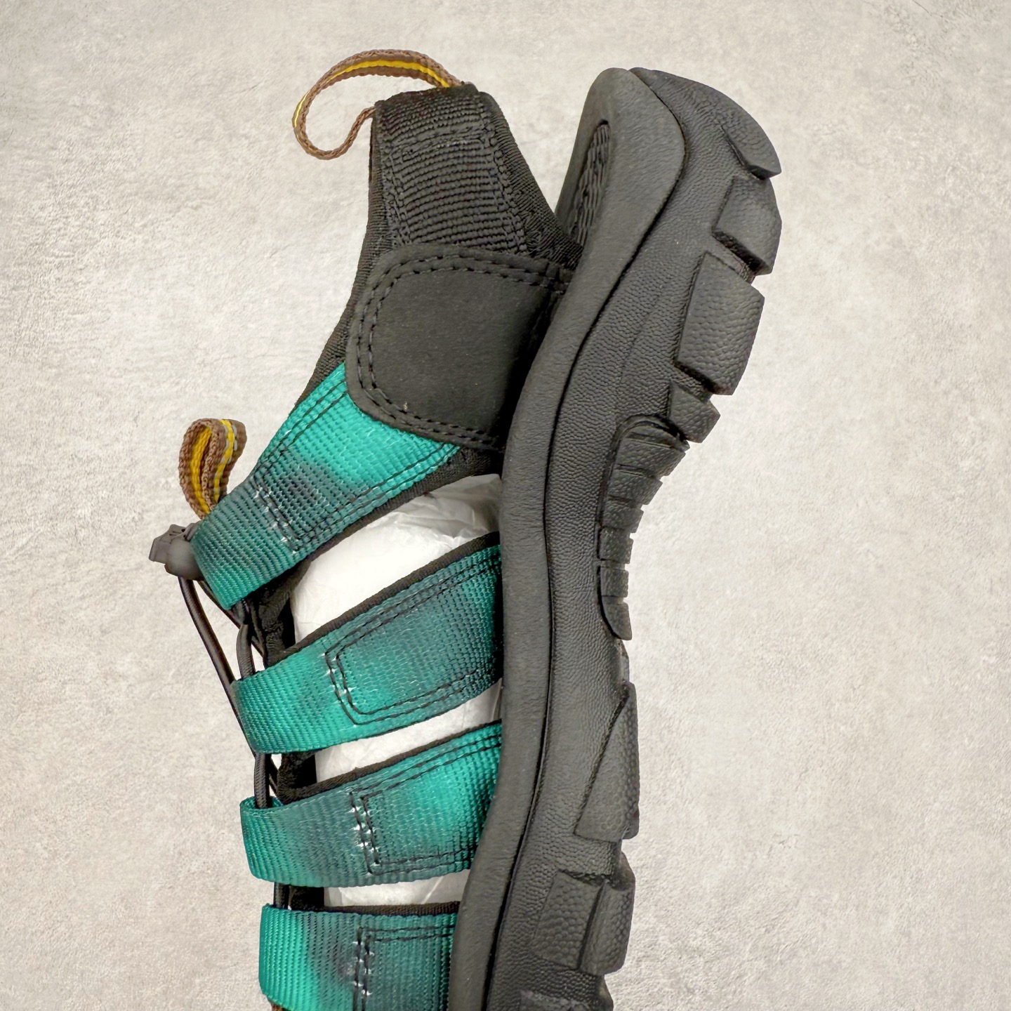 图片[7]-人气户外休闲鞋品牌-科恩Keen Uneek Flat-M 平底编织弹力穿搭溯溪涉水休闲户外凉鞋 #外贸订单出口品质#采用进口机台编制两根尼龙绳组成鞋面(快干衬里原料!!)#原装轻量级EVA中底缓震材质组合防滑橡胶外底部 夏季潮鞋,文青界的凉鞋至尊 都市机能户外品牌 KEEN 向来积极为其旗下大热鞋款 UNEEK 推出联名款，后跟为全封闭设计，快干衬里，HIGH-TRACTION橡胶外底，及轻量级EVA中底，达到轻量缓震的同时减轻重量。尺码：35 36 37 38 40 41 42 43 44 45-选品中心