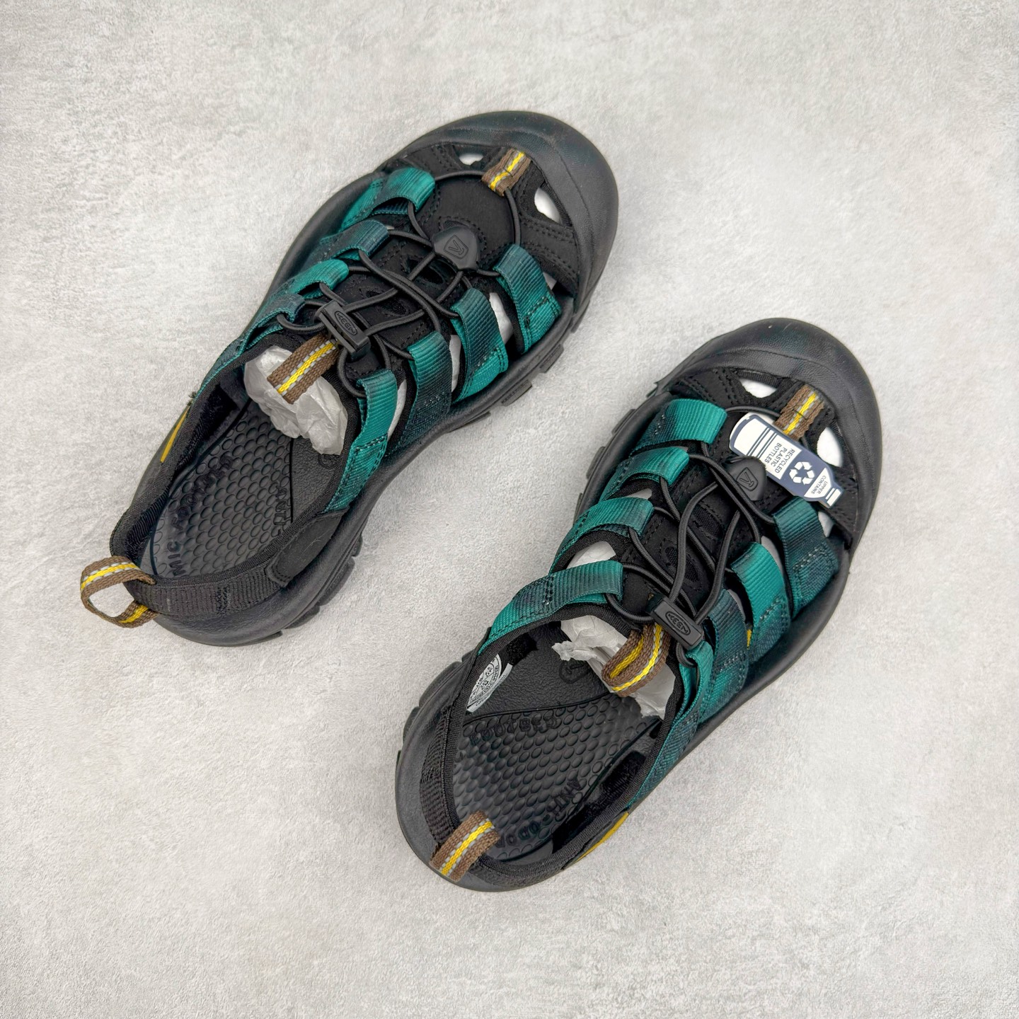 图片[3]-人气户外休闲鞋品牌-科恩Keen Uneek Flat-M 平底编织弹力穿搭溯溪涉水休闲户外凉鞋 #外贸订单出口品质#采用进口机台编制两根尼龙绳组成鞋面(快干衬里原料!!)#原装轻量级EVA中底缓震材质组合防滑橡胶外底部 夏季潮鞋,文青界的凉鞋至尊 都市机能户外品牌 KEEN 向来积极为其旗下大热鞋款 UNEEK 推出联名款，后跟为全封闭设计，快干衬里，HIGH-TRACTION橡胶外底，及轻量级EVA中底，达到轻量缓震的同时减轻重量。尺码：35 36 37 38 40 41 42 43 44 45-选品中心