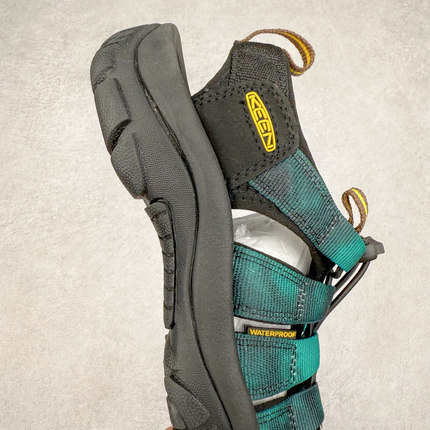 图片[6]-人气户外休闲鞋品牌-科恩Keen Uneek Flat-M 平底编织弹力穿搭溯溪涉水休闲户外凉鞋 #外贸订单出口品质#采用进口机台编制两根尼龙绳组成鞋面(快干衬里原料!!)#原装轻量级EVA中底缓震材质组合防滑橡胶外底部 夏季潮鞋,文青界的凉鞋至尊 都市机能户外品牌 KEEN 向来积极为其旗下大热鞋款 UNEEK 推出联名款，后跟为全封闭设计，快干衬里，HIGH-TRACTION橡胶外底，及轻量级EVA中底，达到轻量缓震的同时减轻重量。尺码：35 36 37 38 40 41 42 43 44 45-选品中心