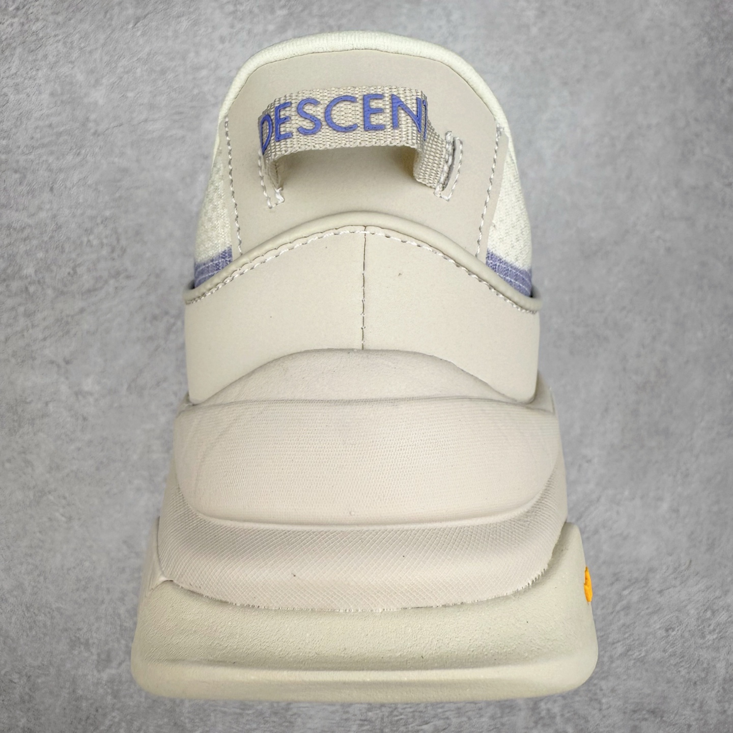 图片[8]-DESCENTE Dualis 迪桑特舒适百搭防滑耐磨 低帮生活休闲鞋 DESCENTE（迪桑特）创立于1935年，品牌名取自法语词汇，意为“滑降”。品牌箭头标识代表滑雪的三种技术“高速直线滑行”、“穿越”和“侧滑”，也寓意品牌在打造高端专业运动产品中不断追求完美的创新精神，致力于成为中国高端专业滑雪、综训、女子、铁人三项、高尔夫的第一品牌。尺码：36 36.5 37 38 38.5 39 40 40.5 41 42 42.5 43 44 44.5 45-选品中心