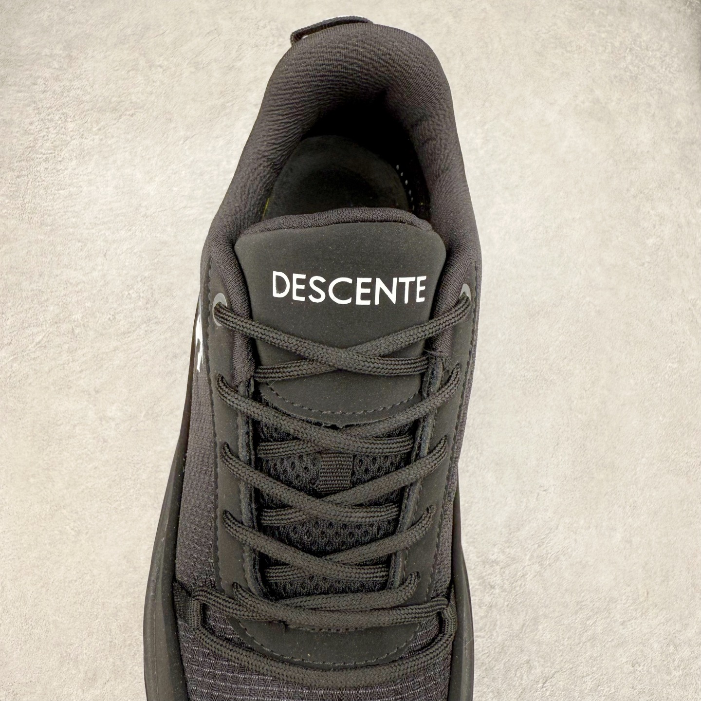 图片[5]-＃HP纯原 DESCENTE Dualis 迪桑特舒适百搭 防滑耐磨低帮生活休闲鞋 DESCENTE（迪桑特）创立于1935年，品牌名取自法语词汇，意为“滑降”。品牌箭头标识代表滑雪的三种技术“高速直线滑行”、“穿越”和“侧滑”，也寓意品牌在打造高端专业运动产品中不断追求完美的创新精神，致力于成为中国高端专业滑雪、综训、女子、铁人三项、高尔夫的第一品牌。尺码：36 36.5 37 38 38.5 39 40 40.5 41 42 42.5 43 44 44.5 45-选品中心