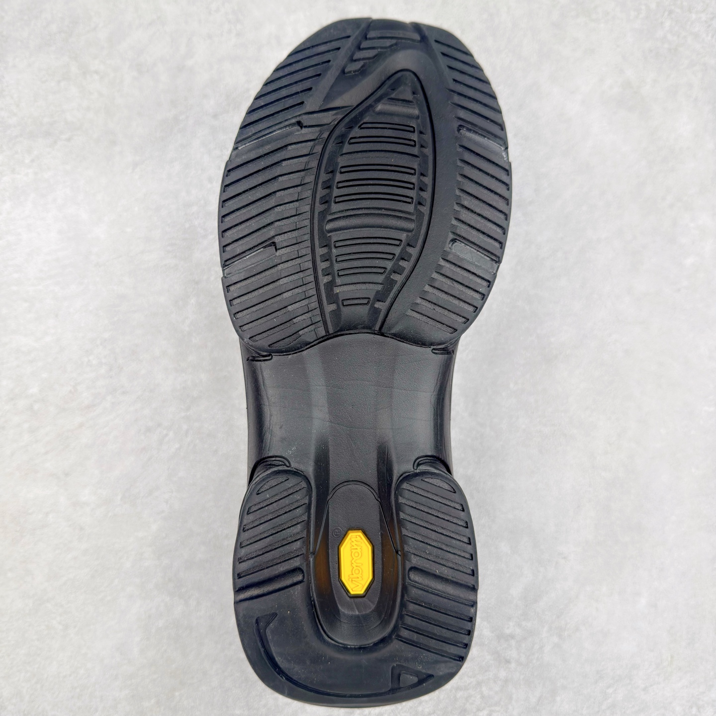 图片[9]-＃HP纯原 DESCENTE Dualis 迪桑特舒适百搭 防滑耐磨低帮生活休闲鞋 DESCENTE（迪桑特）创立于1935年，品牌名取自法语词汇，意为“滑降”。品牌箭头标识代表滑雪的三种技术“高速直线滑行”、“穿越”和“侧滑”，也寓意品牌在打造高端专业运动产品中不断追求完美的创新精神，致力于成为中国高端专业滑雪、综训、女子、铁人三项、高尔夫的第一品牌。尺码：36 36.5 37 38 38.5 39 40 40.5 41 42 42.5 43 44 44.5 45-选品中心