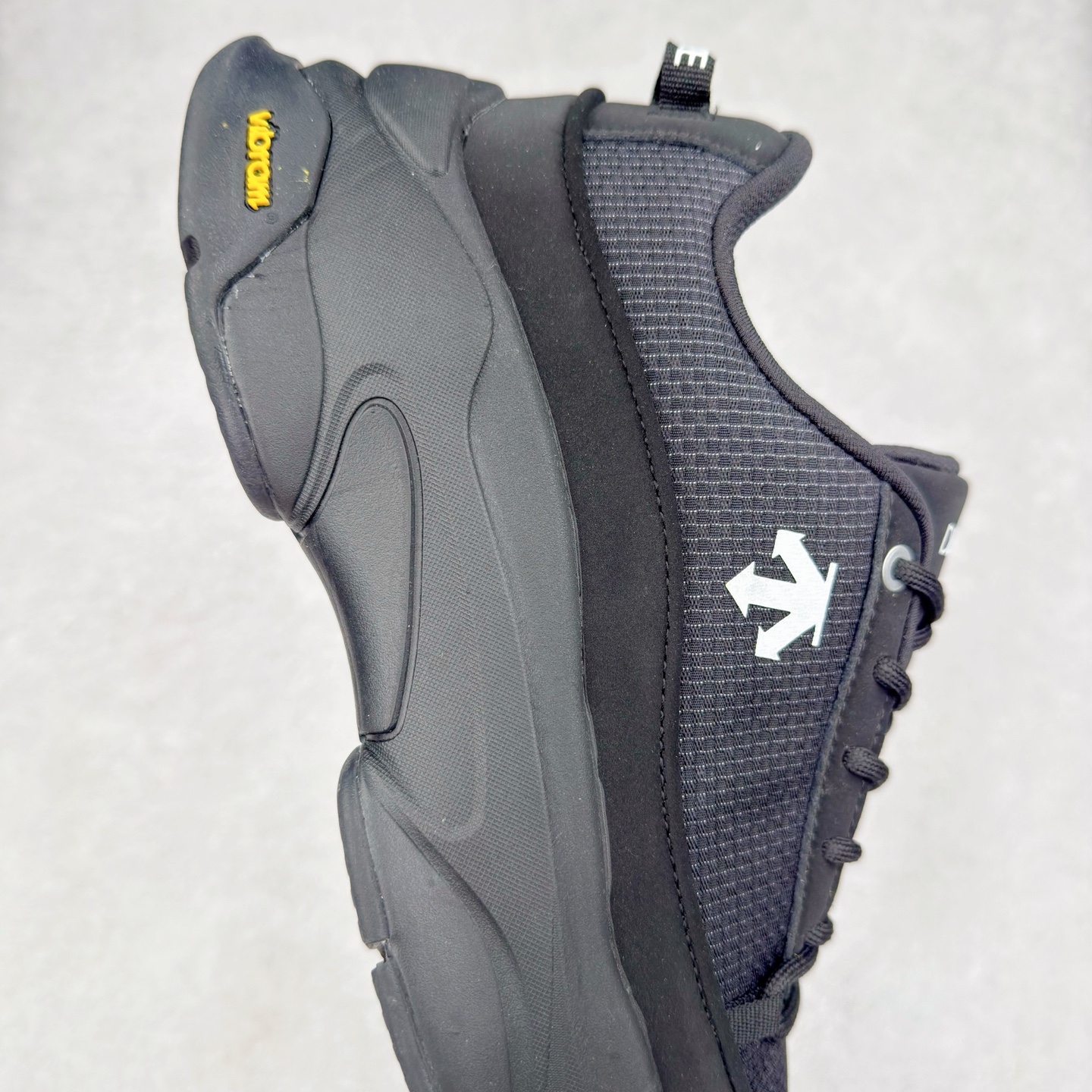 图片[6]-＃HP纯原 DESCENTE Dualis 迪桑特舒适百搭 防滑耐磨低帮生活休闲鞋 DESCENTE（迪桑特）创立于1935年，品牌名取自法语词汇，意为“滑降”。品牌箭头标识代表滑雪的三种技术“高速直线滑行”、“穿越”和“侧滑”，也寓意品牌在打造高端专业运动产品中不断追求完美的创新精神，致力于成为中国高端专业滑雪、综训、女子、铁人三项、高尔夫的第一品牌。尺码：36 36.5 37 38 38.5 39 40 40.5 41 42 42.5 43 44 44.5 45-选品中心