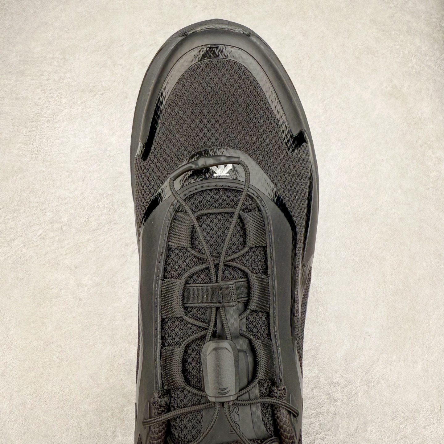 图片[4]-DESCENTE Enerzite GORE-TEX 迪桑特舒适百搭减震防水回弹低帮跑步鞋 DESCENTE（迪桑特）创立于1935年，品牌名取自法语词汇，意为“滑降”。品牌箭头标识代表滑雪的三种技术“高速直线滑行”、“穿越”和“侧滑”，也寓意品牌在打造高端专业运动产品中不断追求完美的创新精神，致力于成为中国高端专业滑雪、综训、女子、铁人三项、高尔夫的第一品牌。尺码：36 36.5 37 38 38.5 39 40 40.5 41 42 42.5 43 44 44.5 45-选品中心