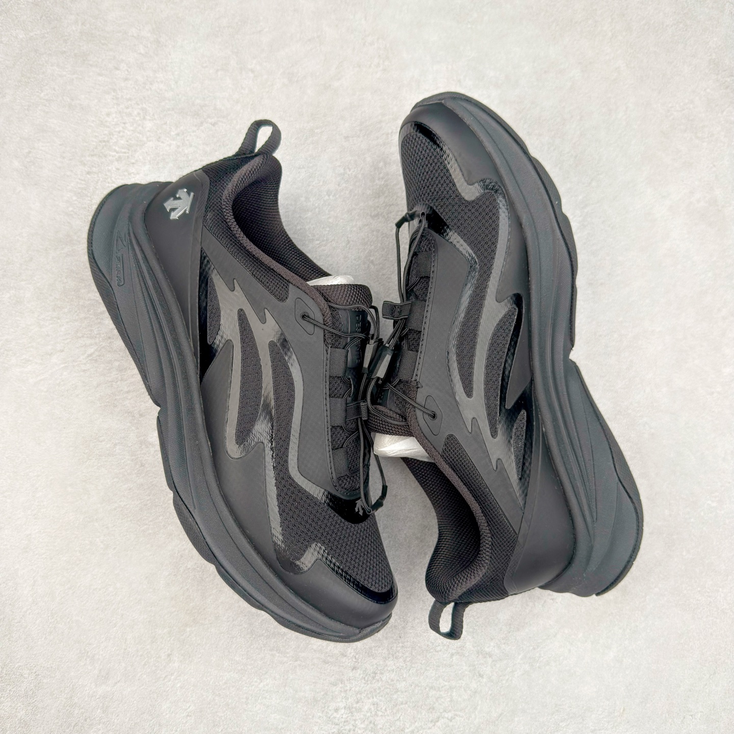 图片[3]-DESCENTE Enerzite GORE-TEX 迪桑特舒适百搭减震防水回弹低帮跑步鞋 DESCENTE（迪桑特）创立于1935年，品牌名取自法语词汇，意为“滑降”。品牌箭头标识代表滑雪的三种技术“高速直线滑行”、“穿越”和“侧滑”，也寓意品牌在打造高端专业运动产品中不断追求完美的创新精神，致力于成为中国高端专业滑雪、综训、女子、铁人三项、高尔夫的第一品牌。尺码：36 36.5 37 38 38.5 39 40 40.5 41 42 42.5 43 44 44.5 45-选品中心