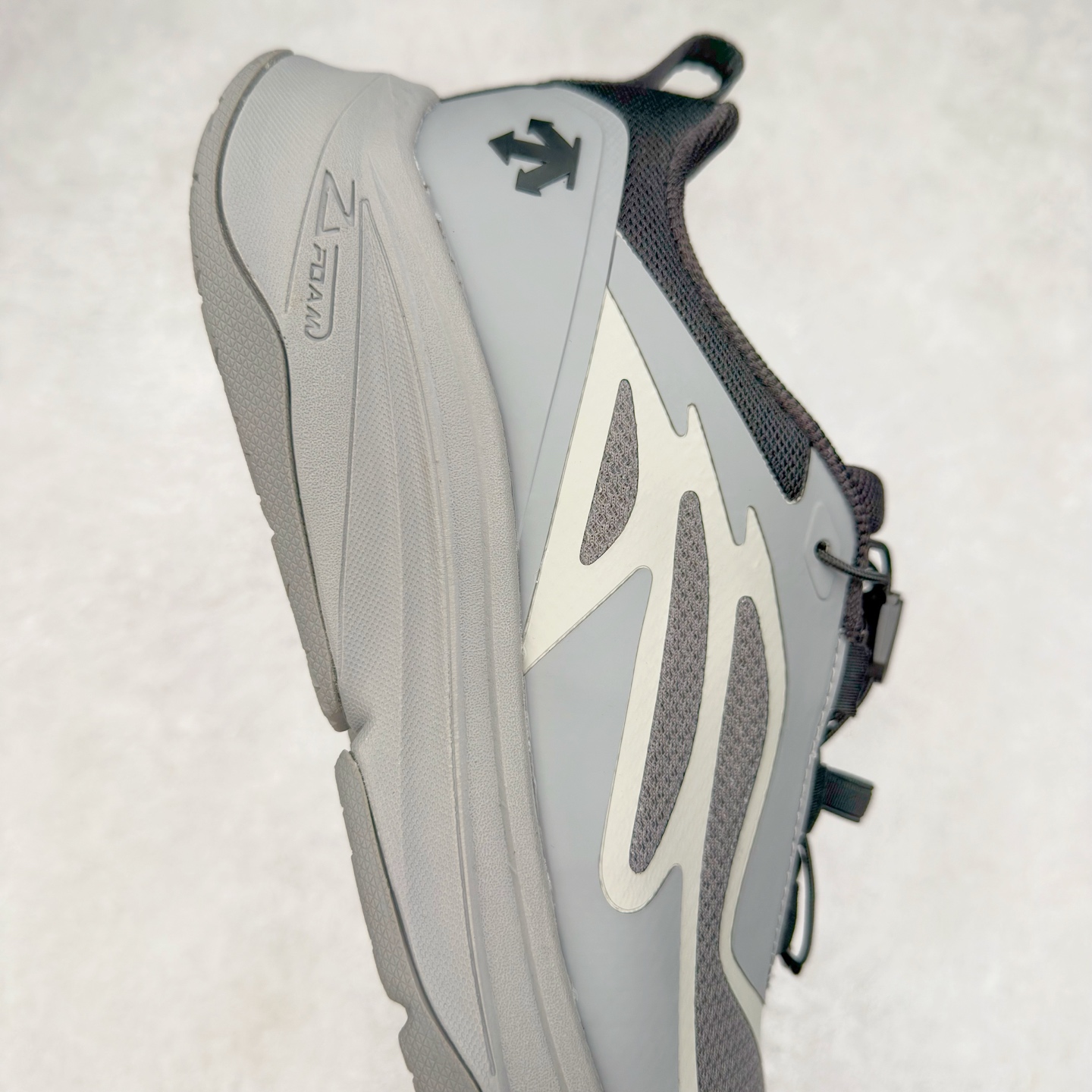 图片[6]-DESCENTE Enerzite GORE-TEX 迪桑特舒适百搭减震防水回弹低帮跑步鞋 DESCENTE（迪桑特）创立于1935年，品牌名取自法语词汇，意为“滑降”。品牌箭头标识代表滑雪的三种技术“高速直线滑行”、“穿越”和“侧滑”，也寓意品牌在打造高端专业运动产品中不断追求完美的创新精神，致力于成为中国高端专业滑雪、综训、女子、铁人三项、高尔夫的第一品牌。尺码：36 36.5 37 38 38.5 39 40 40.5 41 42 42.5 43 44 44.5 45-选品中心