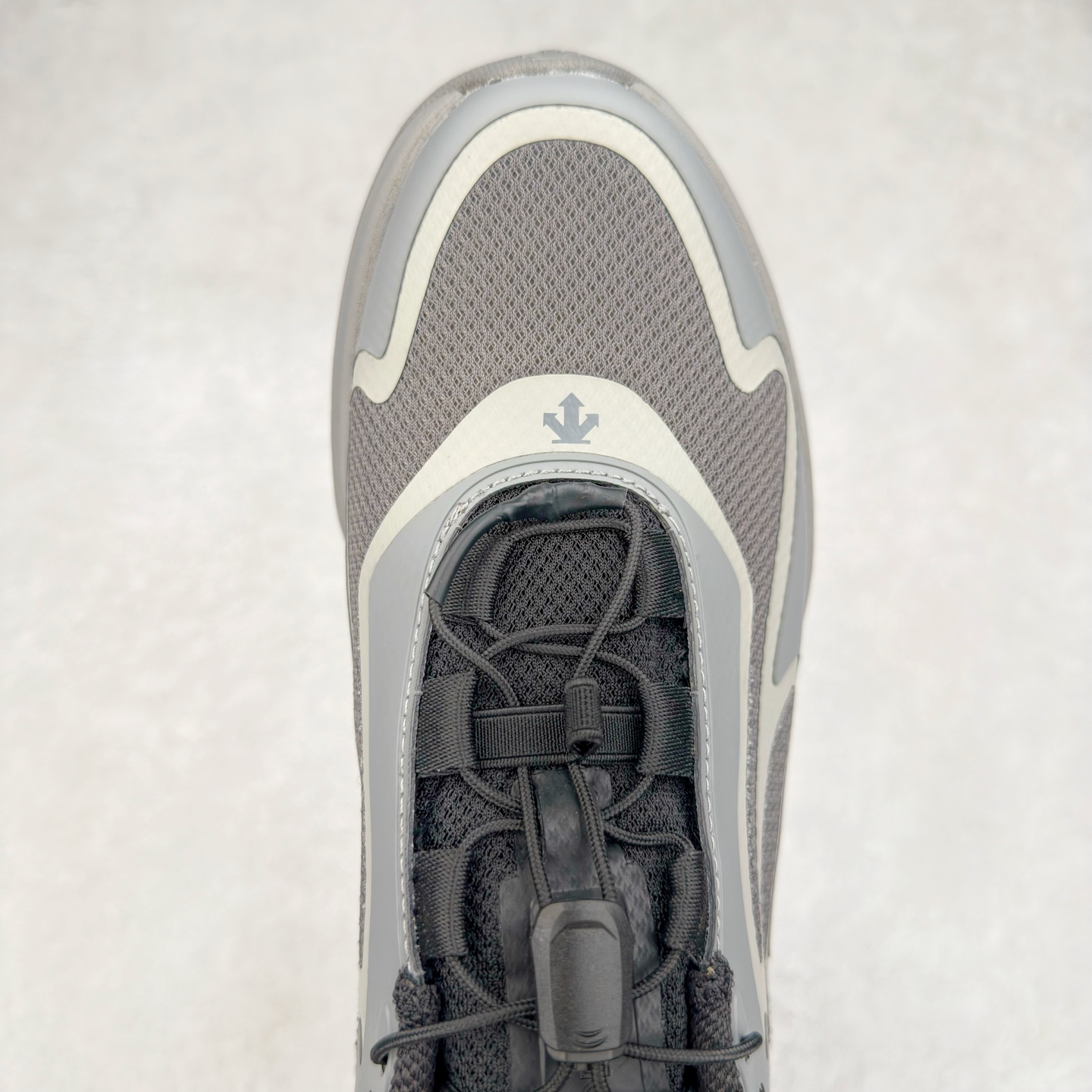 图片[4]-DESCENTE Enerzite GORE-TEX 迪桑特舒适百搭减震防水回弹低帮跑步鞋 DESCENTE（迪桑特）创立于1935年，品牌名取自法语词汇，意为“滑降”。品牌箭头标识代表滑雪的三种技术“高速直线滑行”、“穿越”和“侧滑”，也寓意品牌在打造高端专业运动产品中不断追求完美的创新精神，致力于成为中国高端专业滑雪、综训、女子、铁人三项、高尔夫的第一品牌。尺码：36 36.5 37 38 38.5 39 40 40.5 41 42 42.5 43 44 44.5 45-选品中心