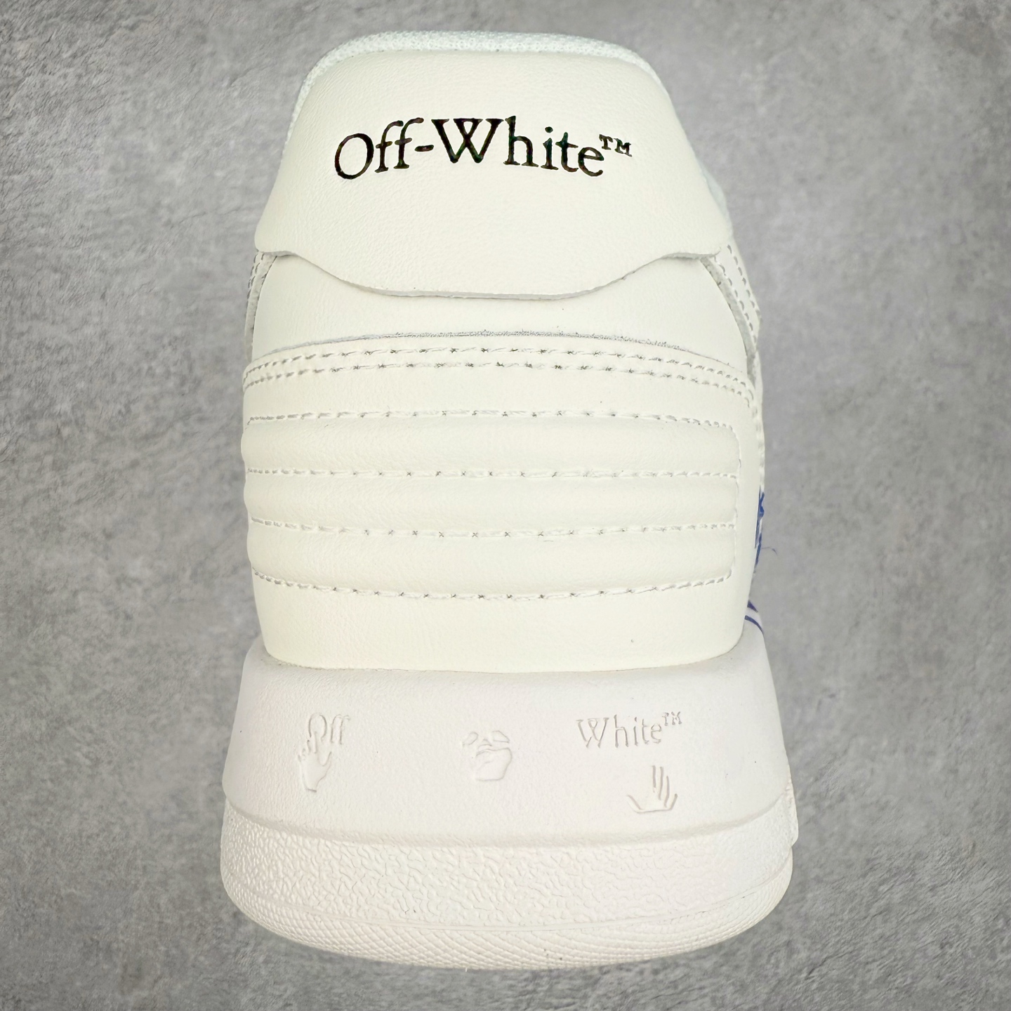 图片[8]-＃KX OFF-WHITE Out Of Office OW低帮时尚板鞋 全套原楦原纸版原鞋开模 全网最正确的版型 独家私模大底 最大开发至46码 大厂出品 细节到位 官方原盒原配 100加配色陆更新 终端控货 优势供应 续众明星上脚 由经典配色打造 箭头符号、ZipTie 标签、1ogo印花等经典元素皆在此呈现 让人一眼明了 Off-White 的潮流身份 单品以黑白配色皮质制成 饰有品牌标志性 zip Tie 束线带吊牌 侧面饰有 Arrows 图案 展现出品牌对街头风格的偏爱 尺码：36 37 38 39 40 41 42 43 44 45 46-选品中心