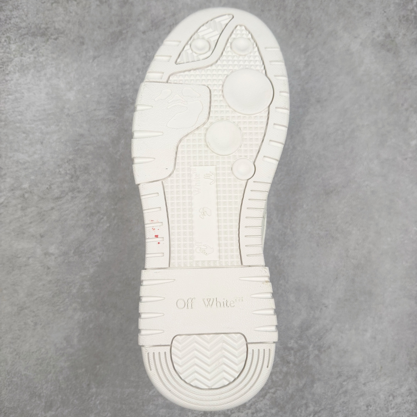 图片[9]-＃KX OFF-WHITE Out Of Office OW低帮时尚板鞋 全套原楦原纸版原鞋开模 全网最正确的版型 独家私模大底 最大开发至46码 大厂出品 细节到位 官方原盒原配 100加配色陆更新 终端控货 优势供应 续众明星上脚 由经典配色打造 箭头符号、ZipTie 标签、1ogo印花等经典元素皆在此呈现 让人一眼明了 Off-White 的潮流身份 单品以黑白配色皮质制成 饰有品牌标志性 zip Tie 束线带吊牌 侧面饰有 Arrows 图案 展现出品牌对街头风格的偏爱 尺码：36 37 38 39 40 41 42 43 44 45 46-选品中心