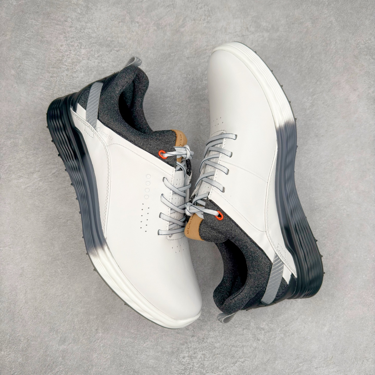 图片[3]-Ecco爱步男鞋新款运动鞋 跑鞋厚底增高老爹鞋 驱动系列全新款式 拼色拼接鞋面 时尚有型 牛皮与纺织品拼接 脚感舒适 出街有型 贴心套脚系带设计 舒适包裹双足 柔软细腻，亲肤透气 以摩托车粗犷胎纹为灵感 PU大底提供牵引性和支撑性 耐磨防滑提升稳定性 轻盈鞋底 舒适耐穿 户外出行 肆意洒脱 尺码：38 39 40 41 42 43 44（皮鞋码）-选品中心