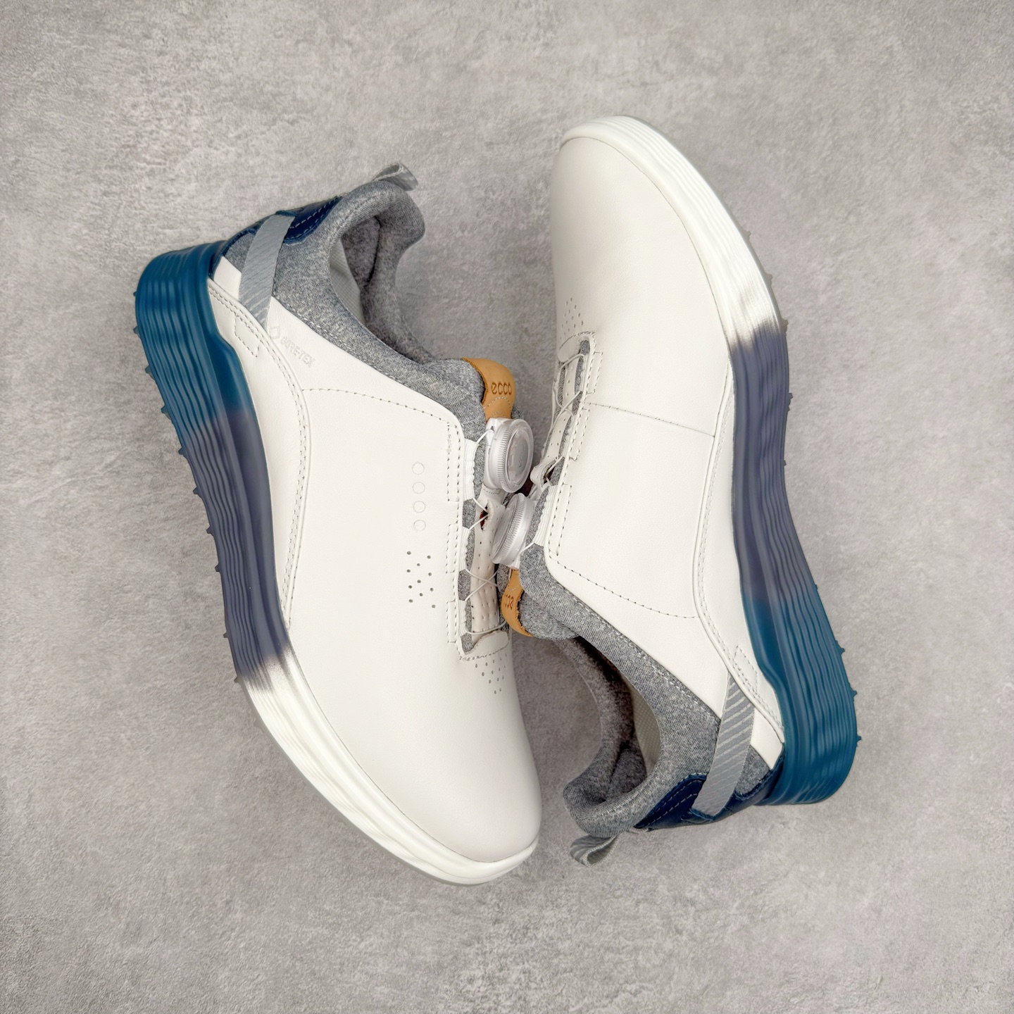 图片[3]-Ecco爱步男鞋新款运动鞋 跑鞋厚底增高老爹鞋 驱动系列全新款式 拼色拼接鞋面 时尚有型 牛皮与纺织品拼接 脚感舒适 出街有型 贴心套脚系带设计 舒适包裹双足 柔软细腻，亲肤透气 以摩托车粗犷胎纹为灵感 PU大底提供牵引性和支撑性 耐磨防滑提升稳定性 轻盈鞋底 舒适耐穿 户外出行 肆意洒脱 尺码：38 39 40 41 42 43 44（皮鞋码）-选品中心