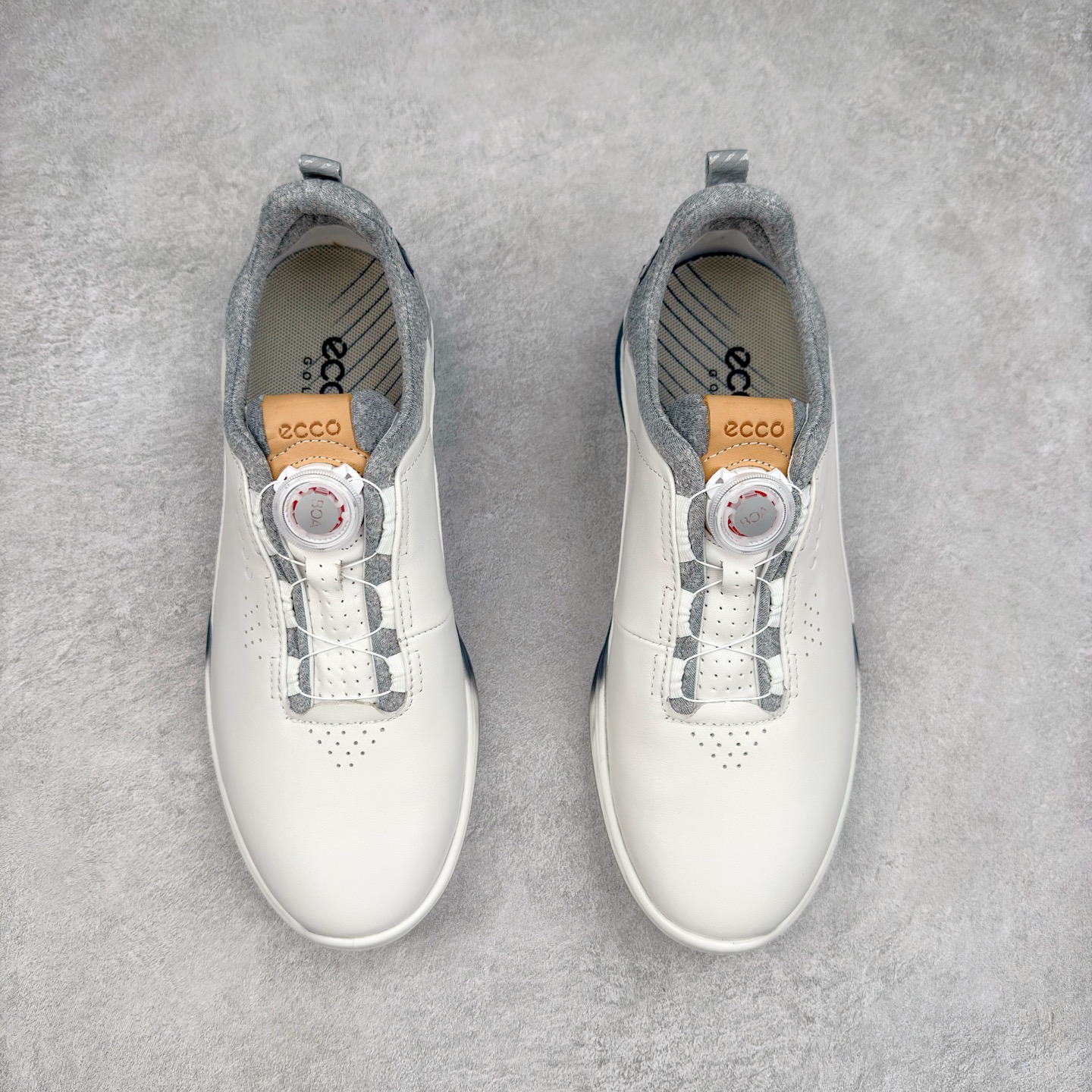 图片[2]-Ecco爱步男鞋新款运动鞋 跑鞋厚底增高老爹鞋 驱动系列全新款式 拼色拼接鞋面 时尚有型 牛皮与纺织品拼接 脚感舒适 出街有型 贴心套脚系带设计 舒适包裹双足 柔软细腻，亲肤透气 以摩托车粗犷胎纹为灵感 PU大底提供牵引性和支撑性 耐磨防滑提升稳定性 轻盈鞋底 舒适耐穿 户外出行 肆意洒脱 尺码：38 39 40 41 42 43 44（皮鞋码）-选品中心