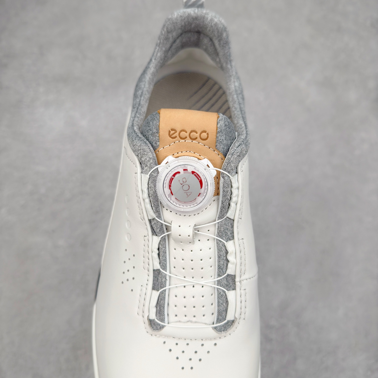 图片[5]-Ecco爱步男鞋新款运动鞋 跑鞋厚底增高老爹鞋 驱动系列全新款式 拼色拼接鞋面 时尚有型 牛皮与纺织品拼接 脚感舒适 出街有型 贴心套脚系带设计 舒适包裹双足 柔软细腻，亲肤透气 以摩托车粗犷胎纹为灵感 PU大底提供牵引性和支撑性 耐磨防滑提升稳定性 轻盈鞋底 舒适耐穿 户外出行 肆意洒脱 尺码：38 39 40 41 42 43 44（皮鞋码）-选品中心